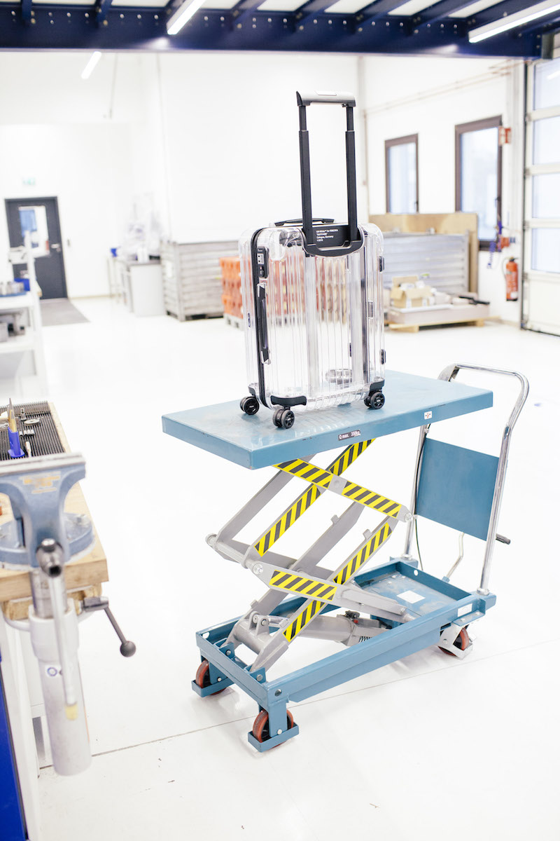 リモワが120周年を記念してオフ-ホワイトとコラボ。キャリーケースの