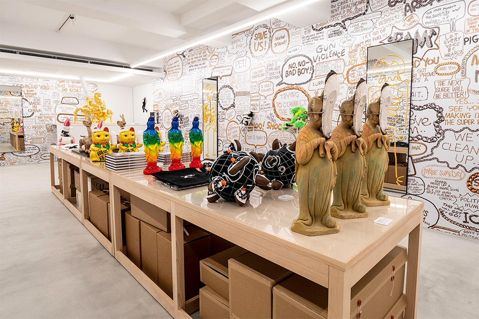 中国のポップアーティスト徐震® の『Xu Zhen Store』展が開催中