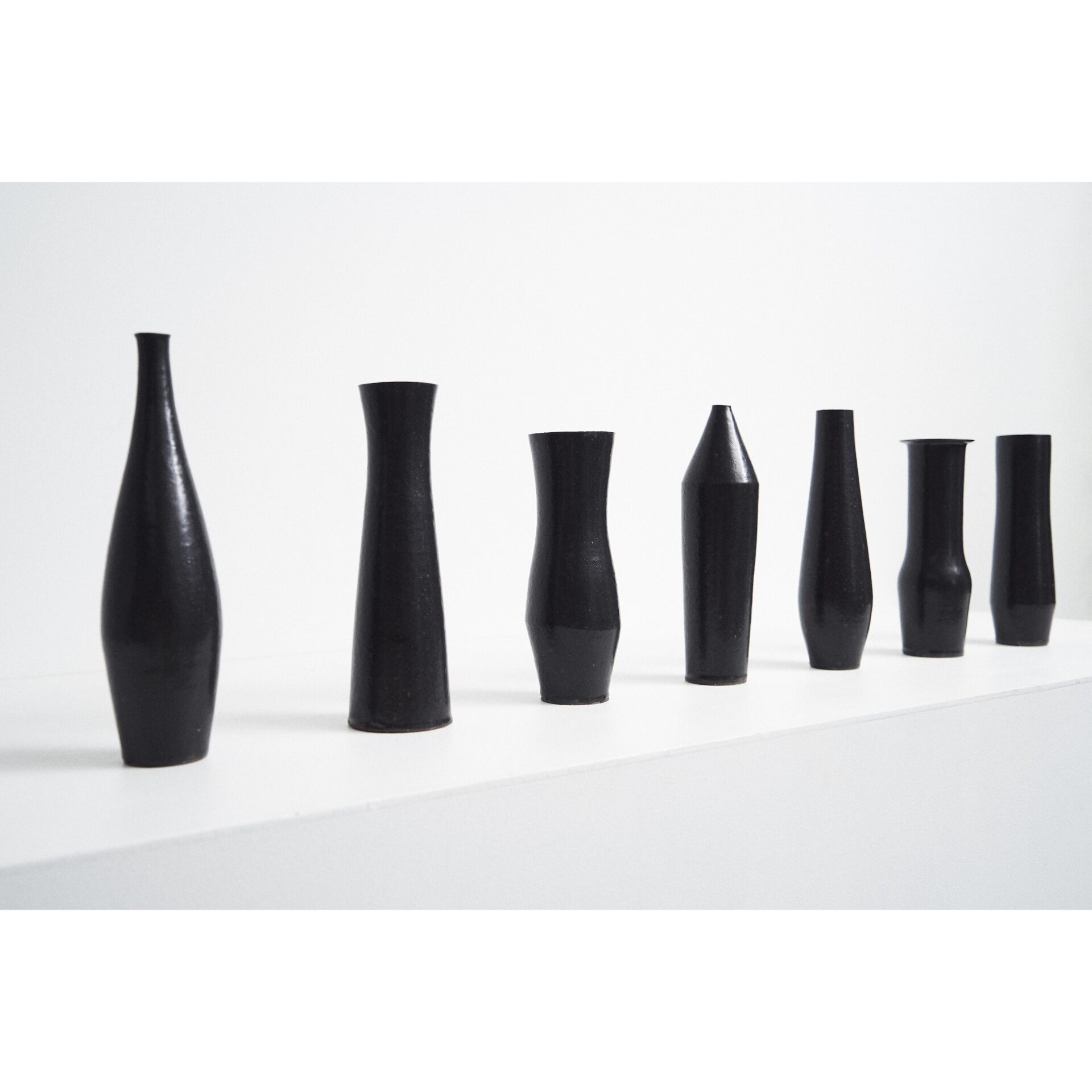 吉田直嗣、「黒」で表現する器Graphpaperが企画展 | HIGHSNOBIETY.JP