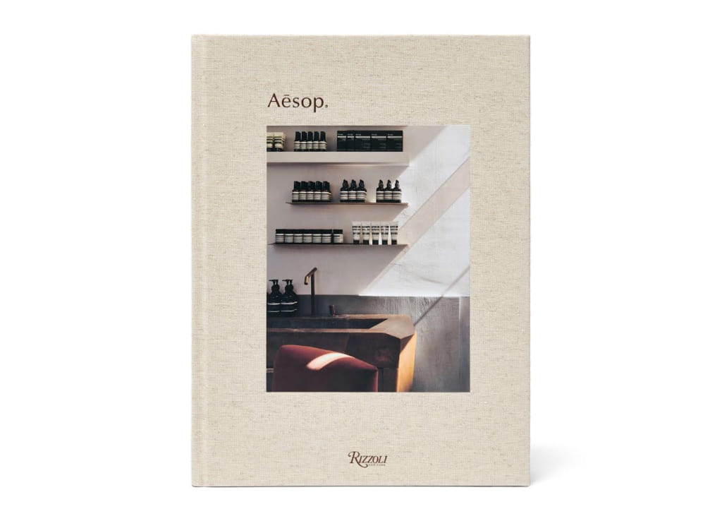 検討してみますイソップ　Aesop the book 保存袋付き　新品未使用