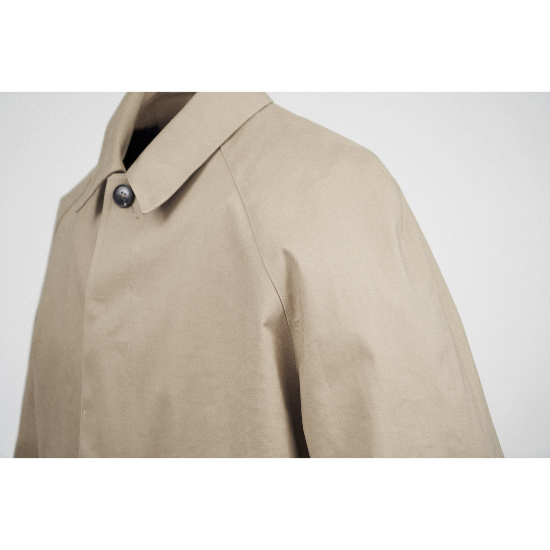 Graphpaperが別注、MACKINTOSHからレインコート | HIGHSNOBIETY.JP