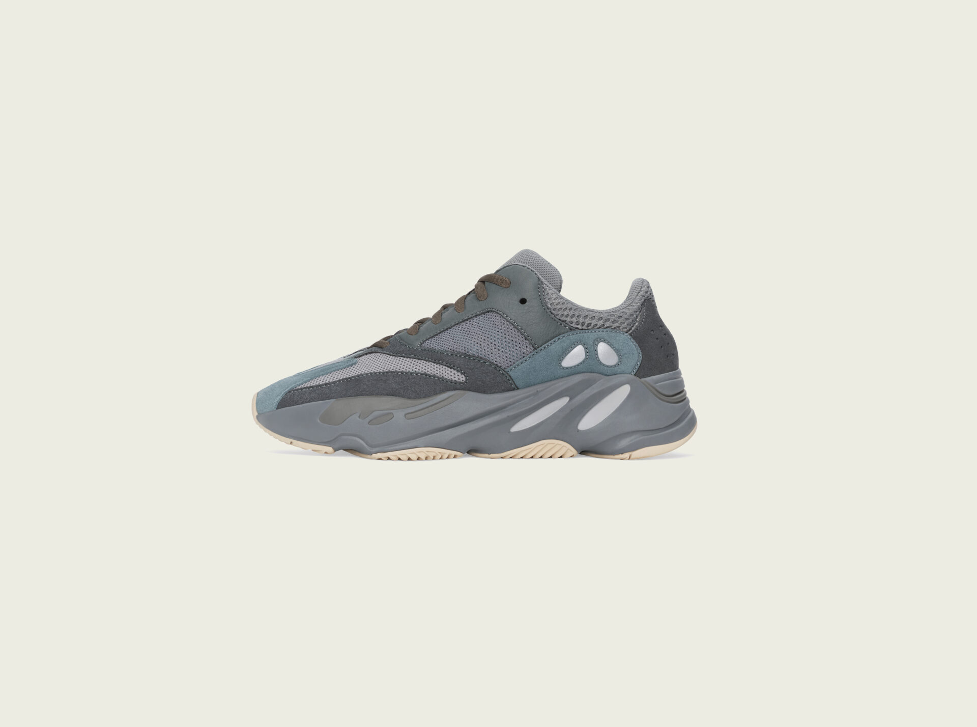 YEEZY_BOOST_700_TEAL_BLUE_Left