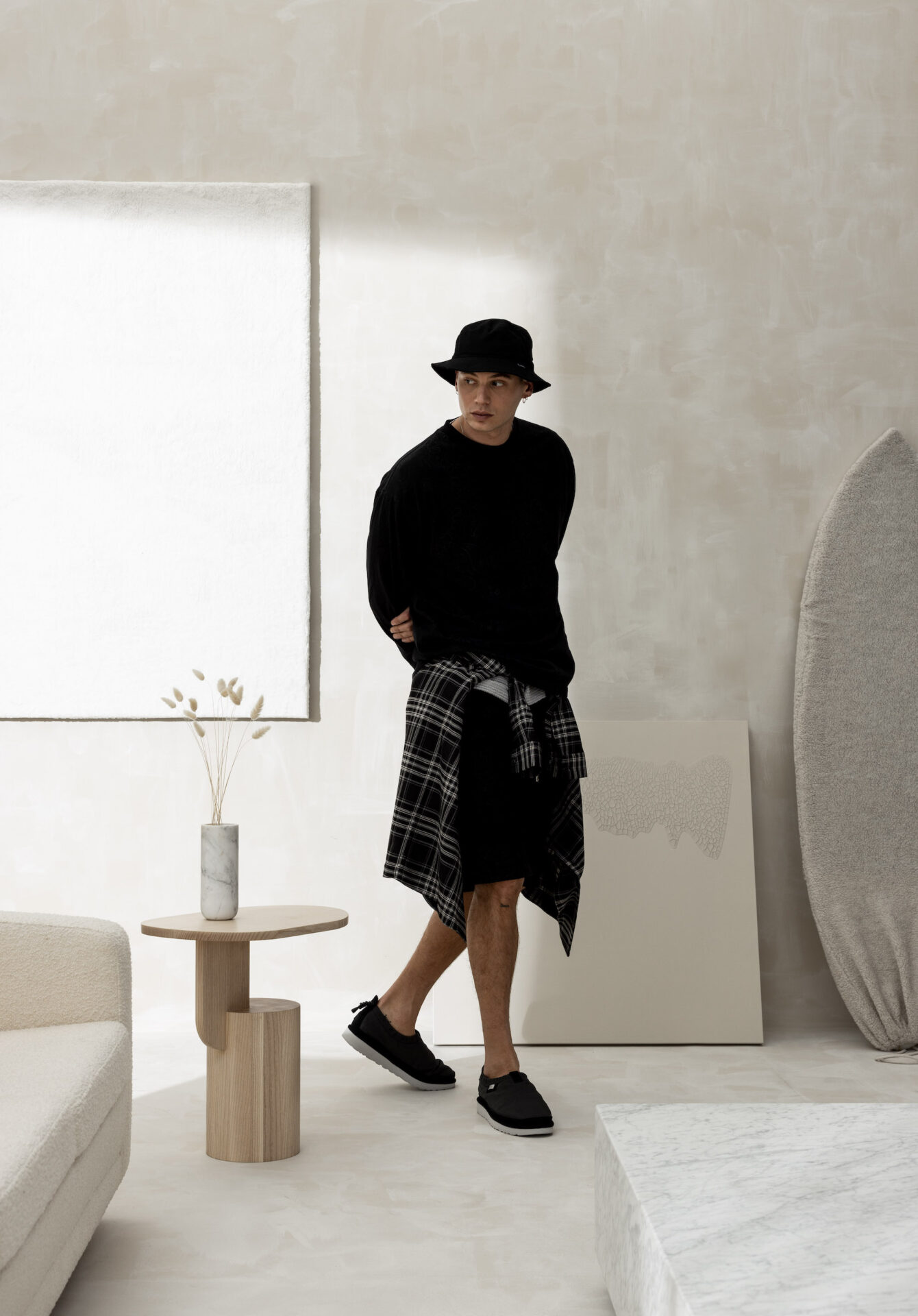UGG®、STAMPDとサーフシーンがテーマのコラボアイテム発売