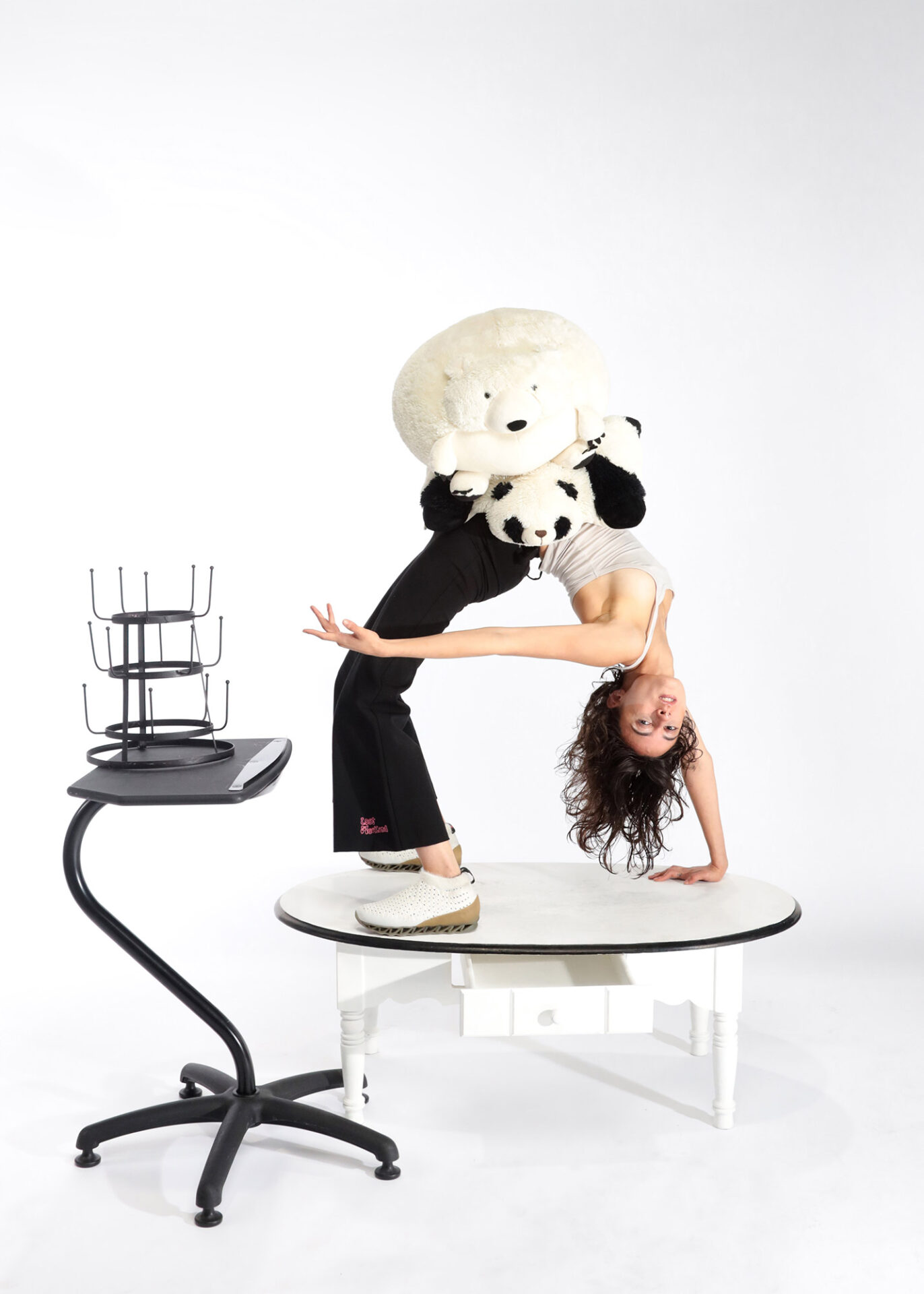 CAMPER、ベルンハルト・ウィルヘルムとのコラボシューズ発売