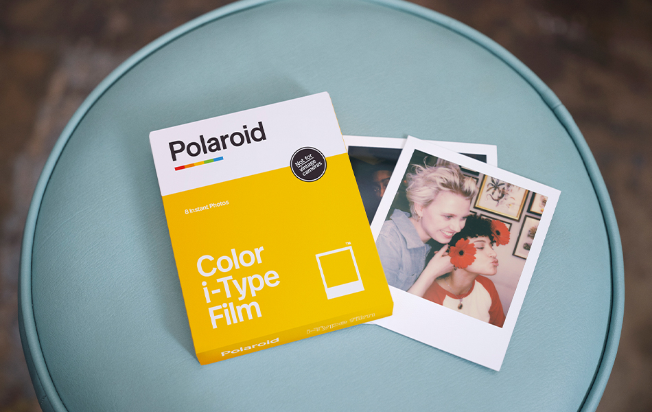 Polaroid、高性能レンズの新型カメラ「Polaroid Now」発売