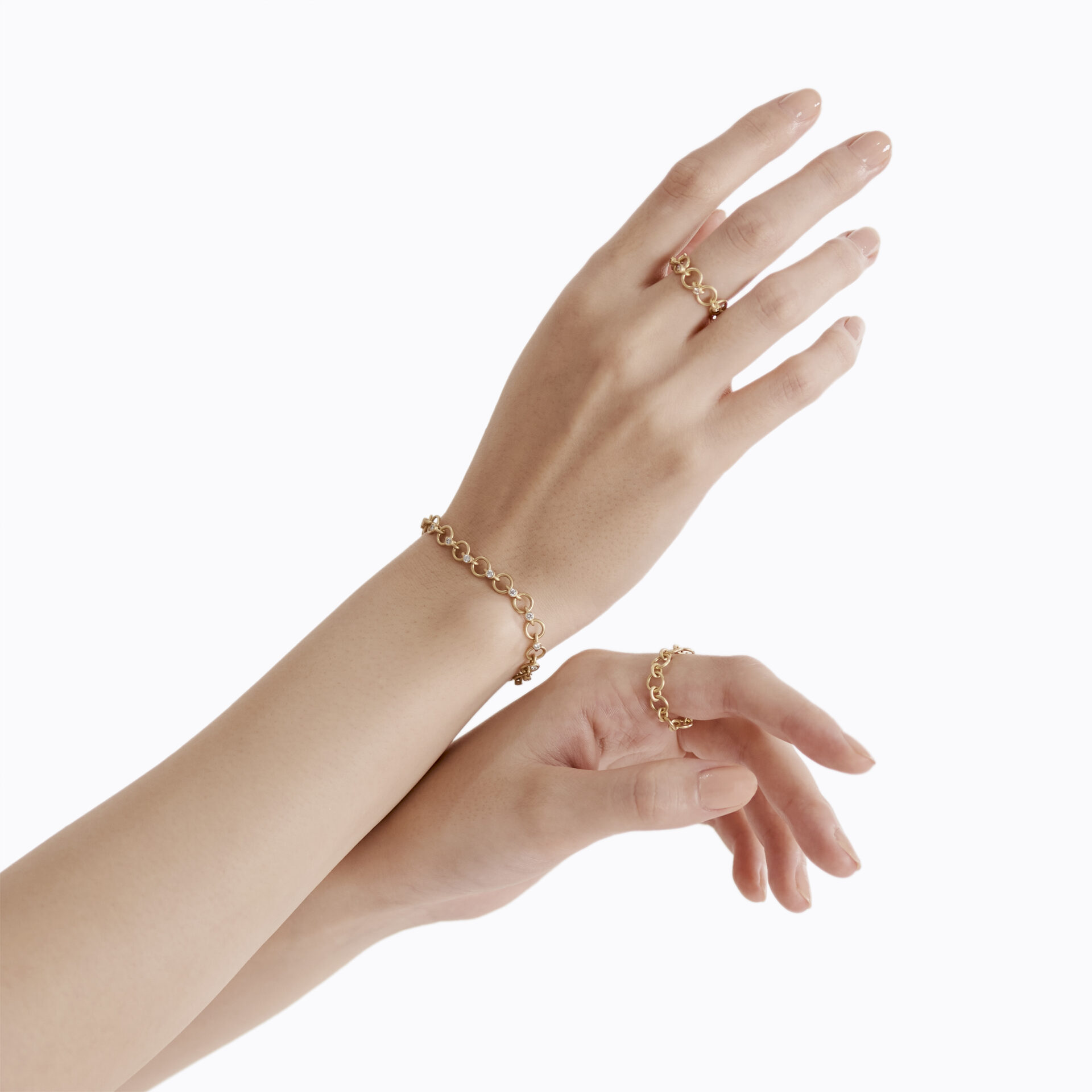 SHIHARA、丸環を用いたチェーンコレクションを刷新 | HIGHSNOBIETY.JP