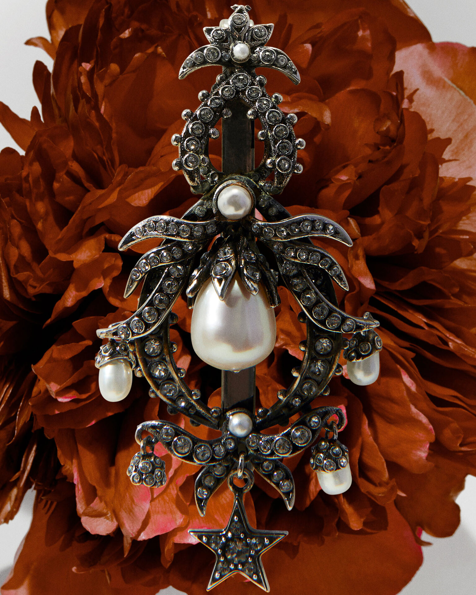 Alexander McQueen、ギフトコレクション発売 メタルスカルアイテムも