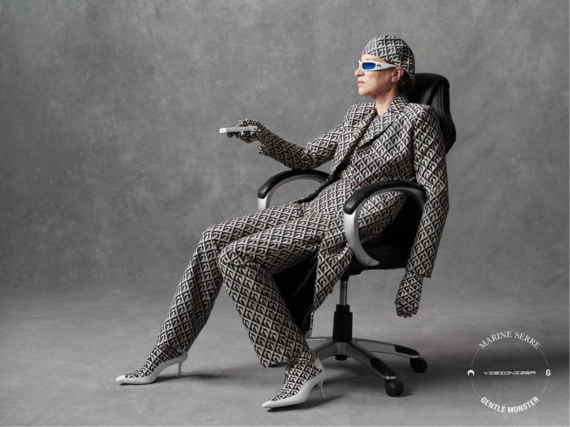 gentle monsterメタルフレーム ピンクグレーサングラス gentle monsterメタルフレーム ピンクグレーサングラス gentle