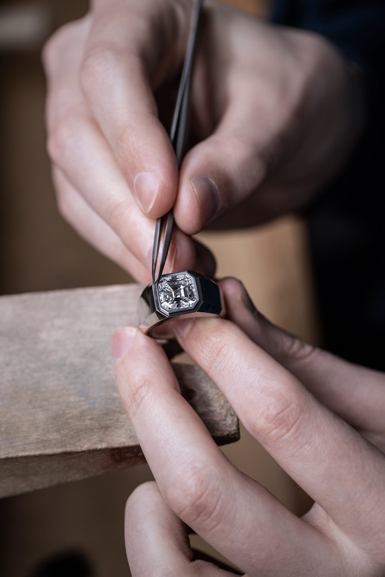 Tiffany & Co.初メンズ用ダイヤモンド エンゲージメント リング発売