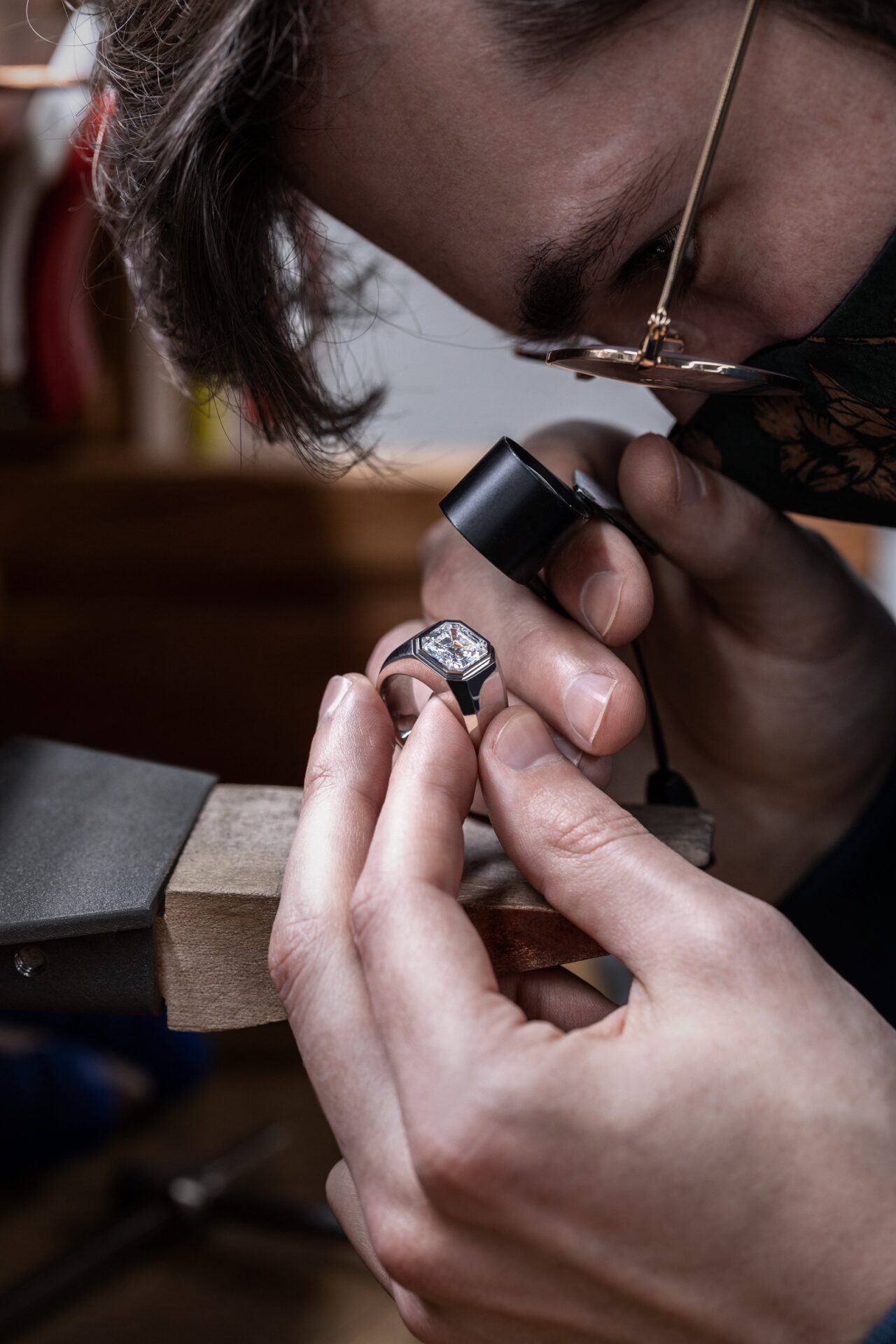 Tiffany & Co.初メンズ用ダイヤモンド エンゲージメント リング発売