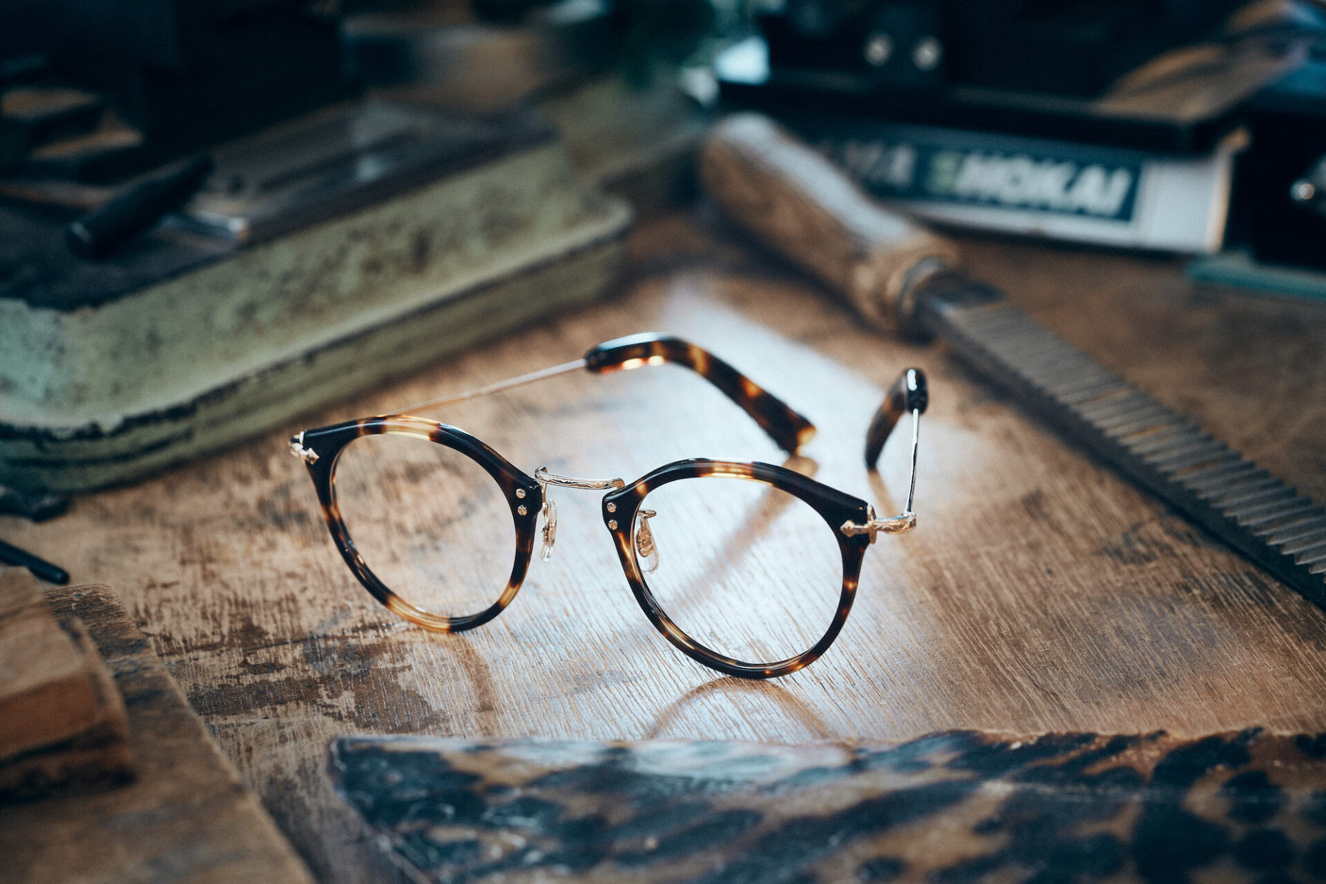 EYEVAN特注のべっ甲眼鏡が登場 | HIGHSNOBIETY.JP（ハイスノバイエティ）