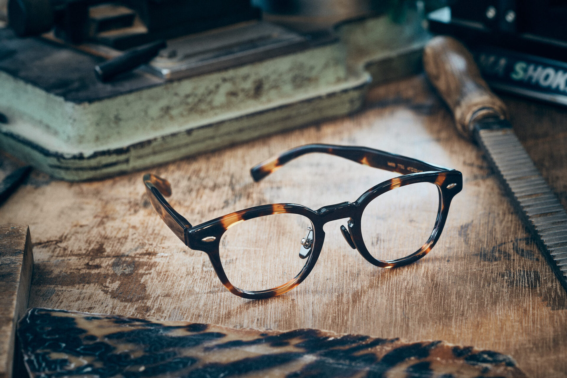 EYEVAN べっ甲 ラウンド型メガネ 箱ケース付属 EYEVAN特注のべっ甲眼鏡が登場 | HIGHSNOBIETY.JP（ハイスノバ