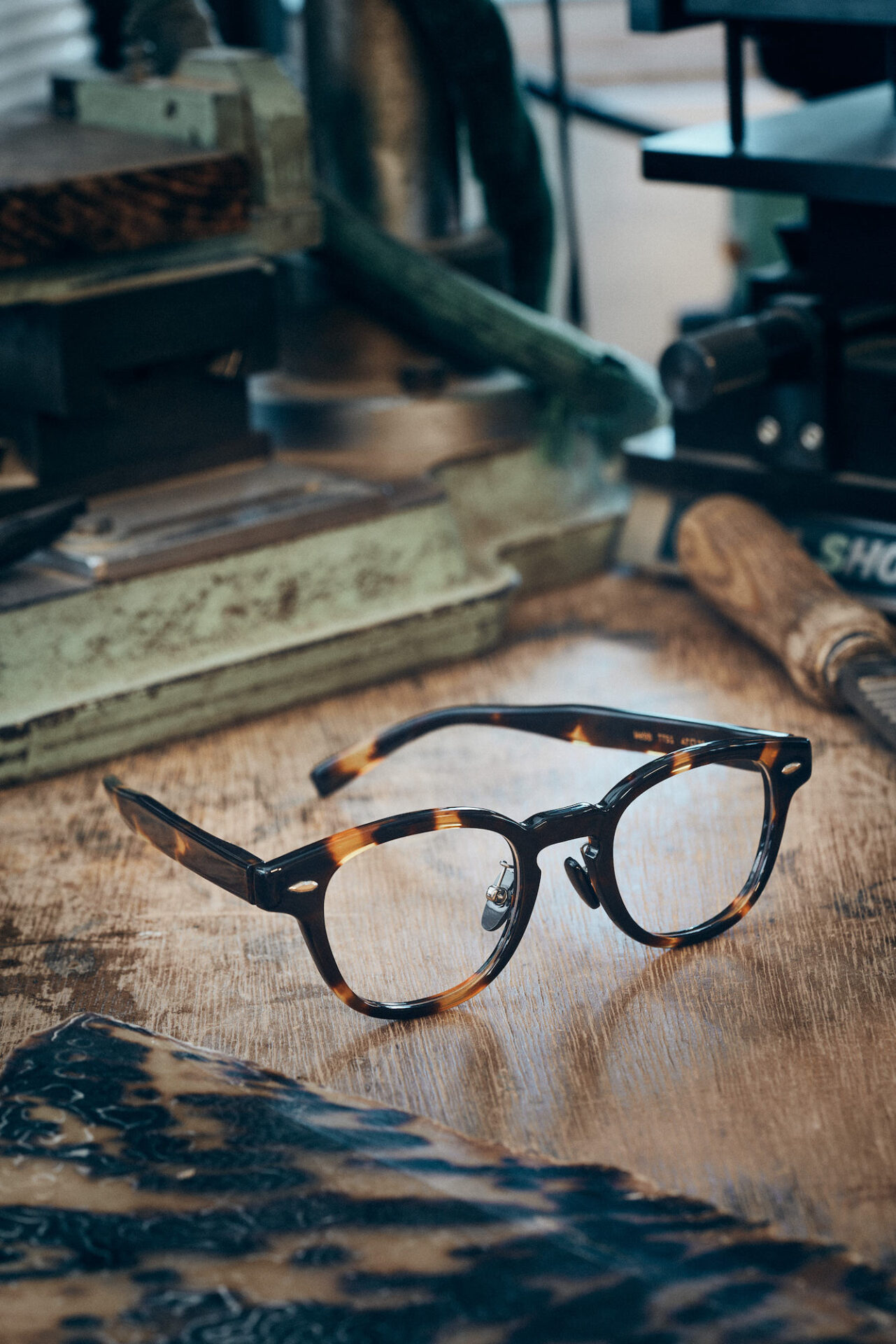 EYEVAN特注のべっ甲眼鏡が登場 | HIGHSNOBIETY.JP（ハイスノバ