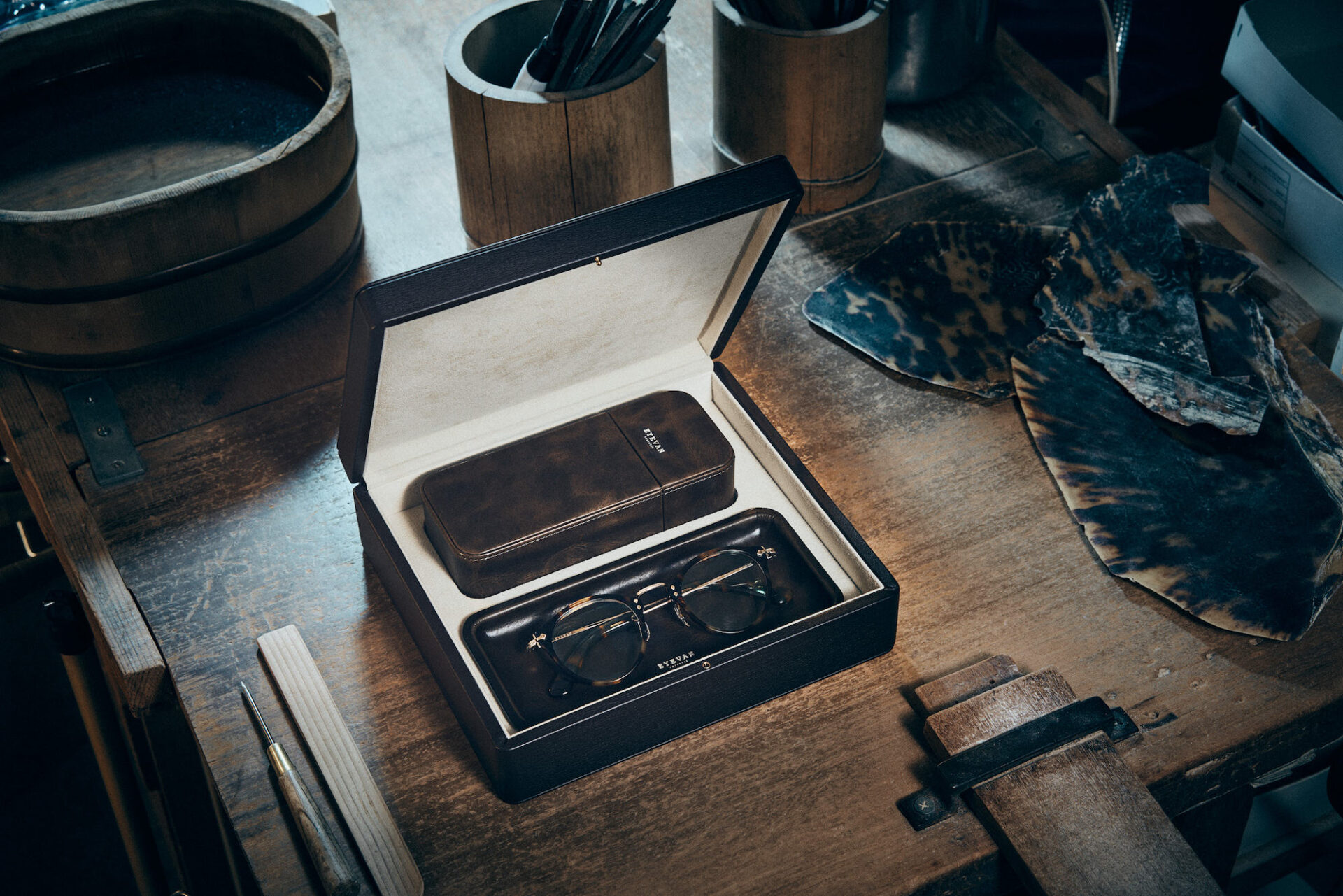 EYEVAN べっ甲 ラウンド型メガネ 箱ケース付属 EYEVAN べっ甲 ラウンド型メガネ 箱ケース付属 EYEVAN べっ甲