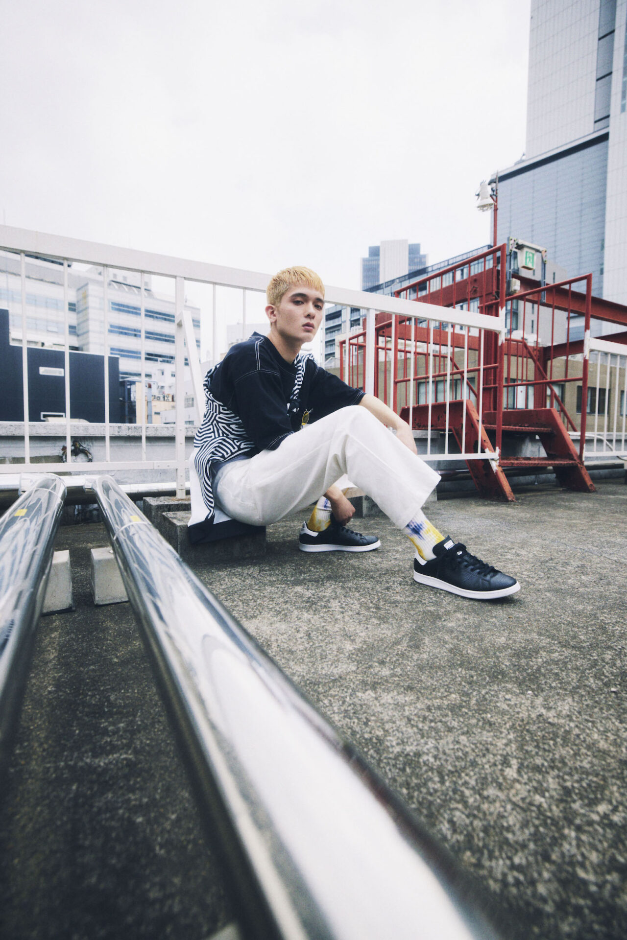 円のグラフィックが踊る adidasコラボコレクション