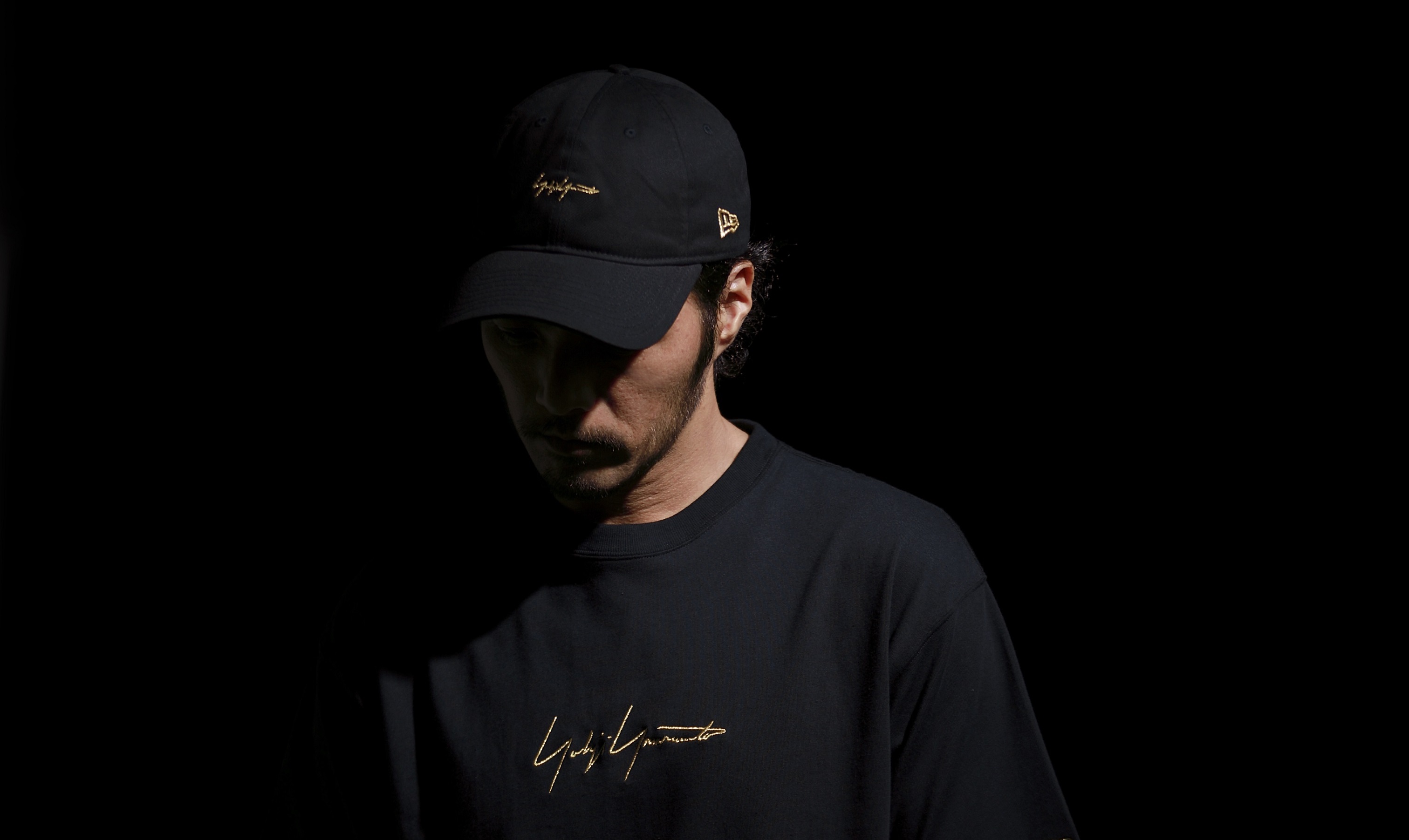 New Era®×Yohji Yamamoto メタリックカラーの新作コラボ発売