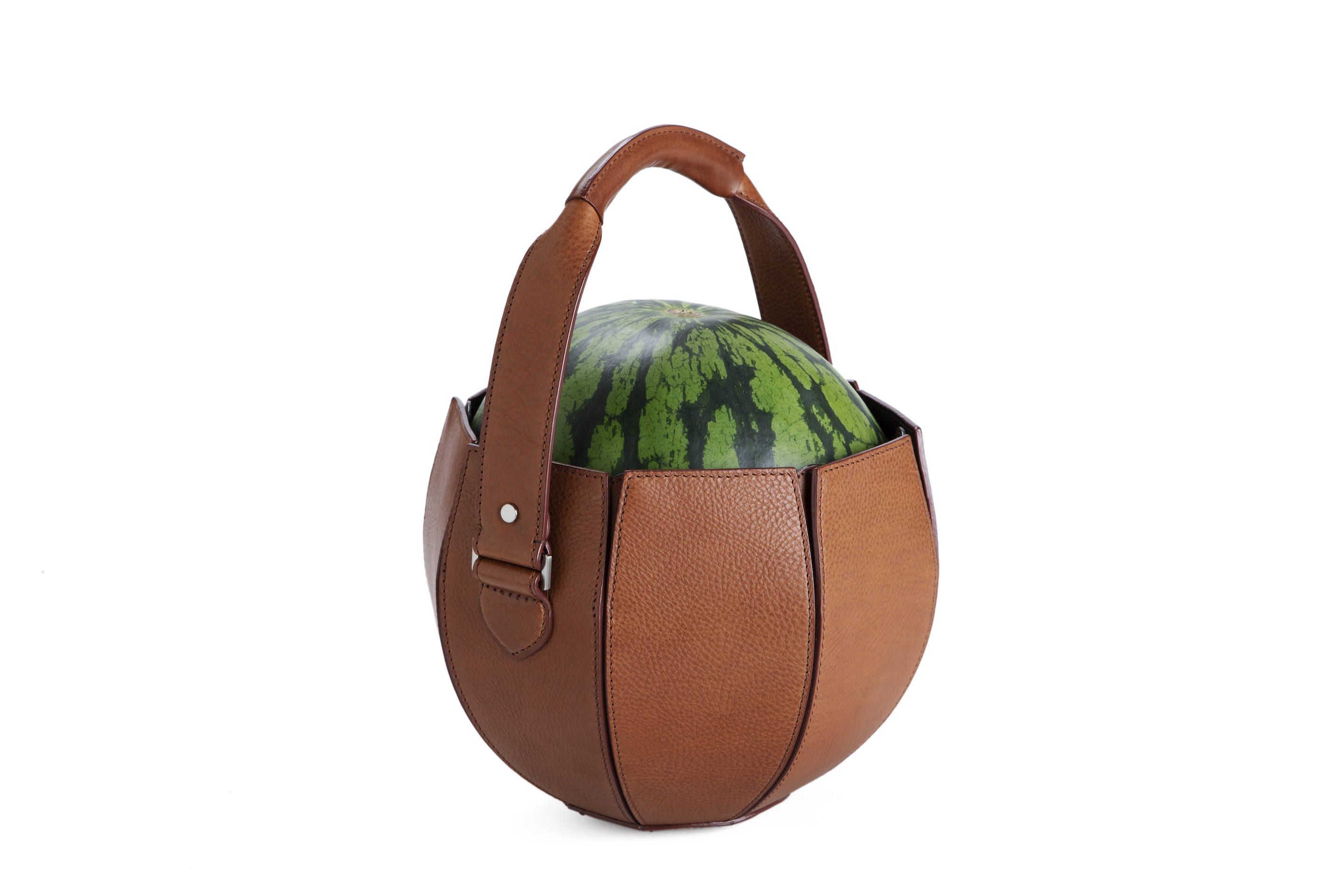 土屋鞄製造所 非売品のスイカ専用バッグ一般発売 | HIGHSNOBIETY.JP