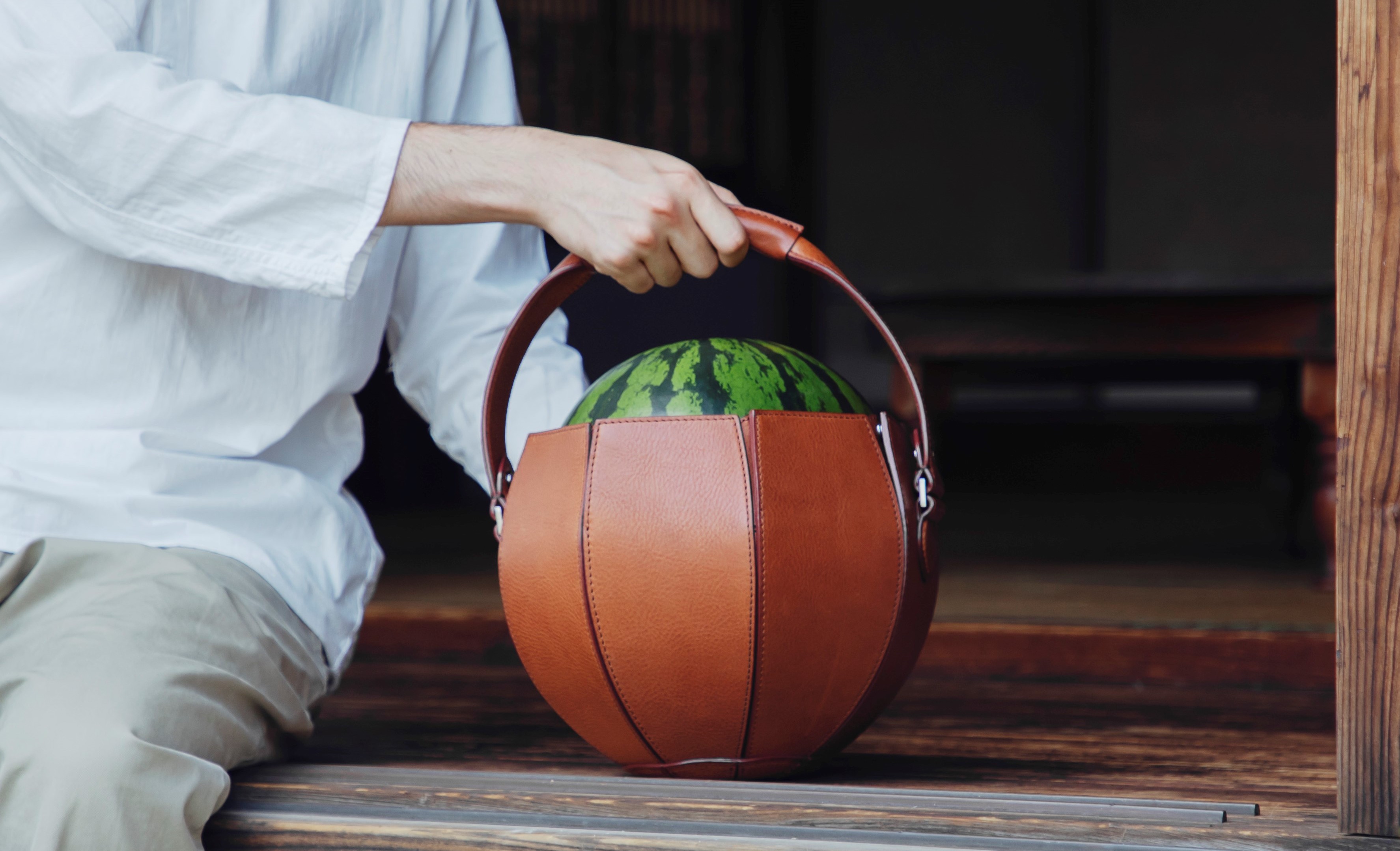  Watermelon Bag すいか スイカ バッグポシェット 土屋鞄製造所 非売品のスイカ専用バッグ一般発売 | HIGHSNOBIETY.JP