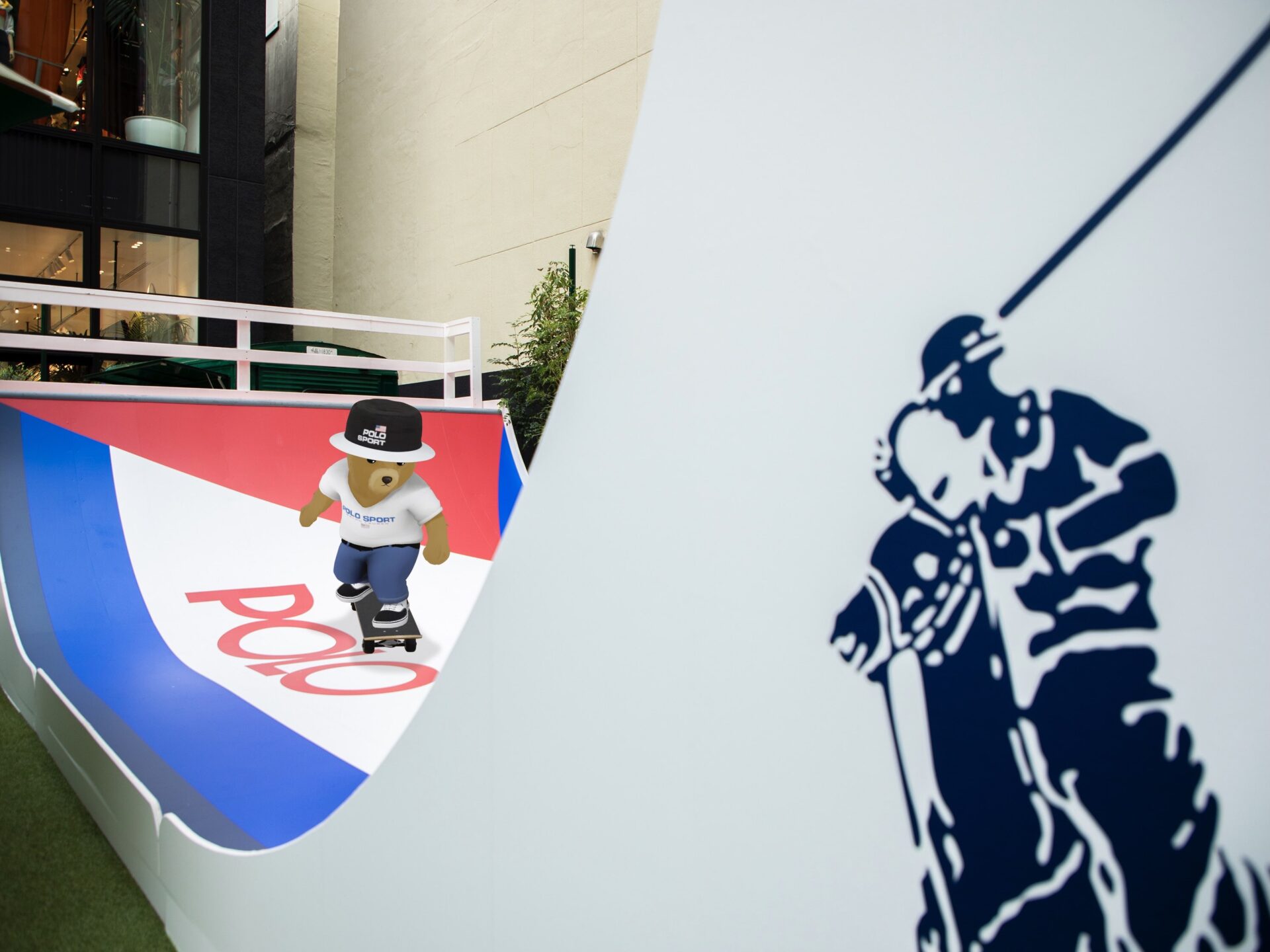 RALPH LAUREN 銀座にスケートボードランプ出現 限定ドリンクや