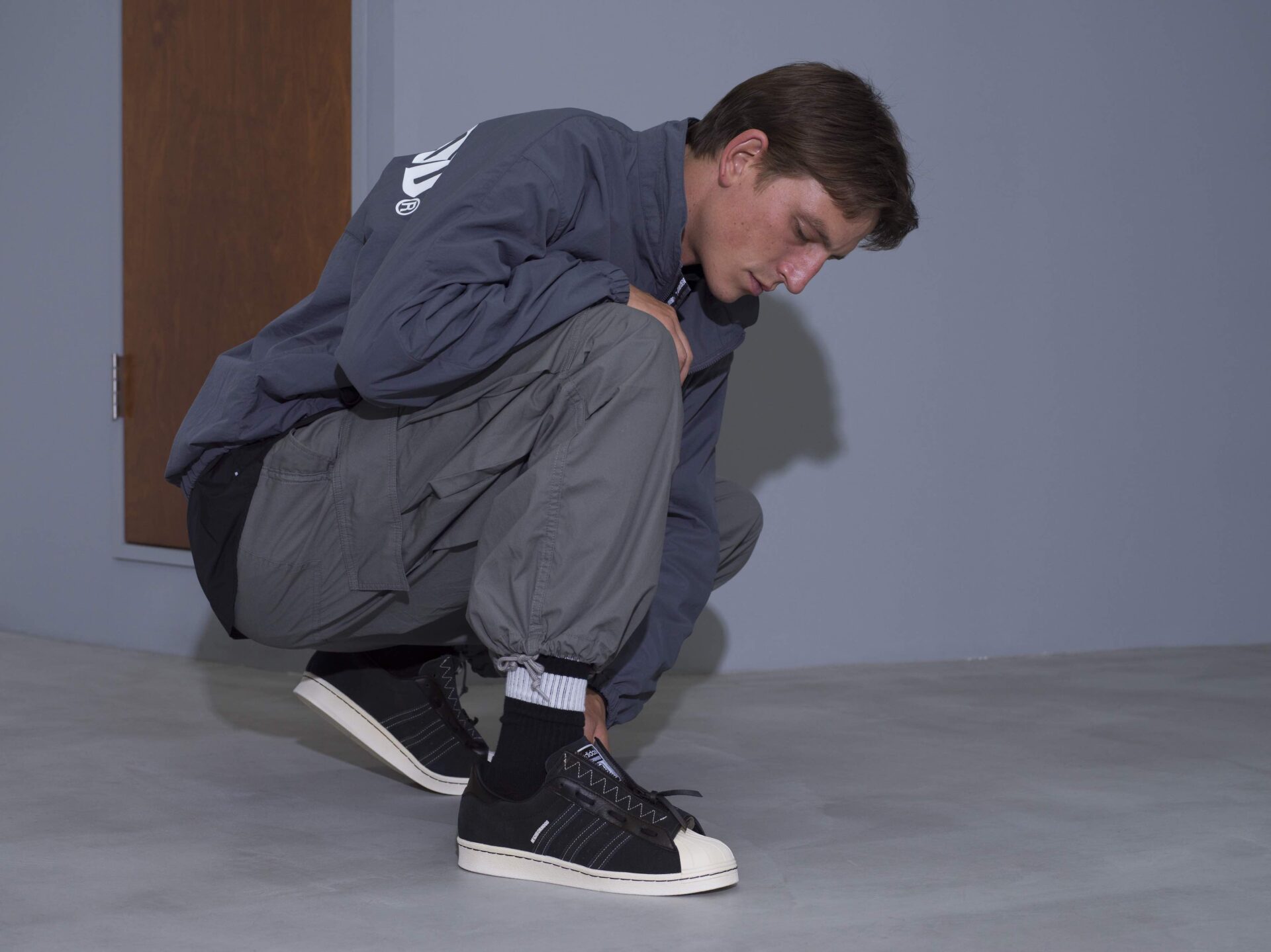 adidas×NEIGHBORHOOD ジッパーパーツ配した新作コラボ発売