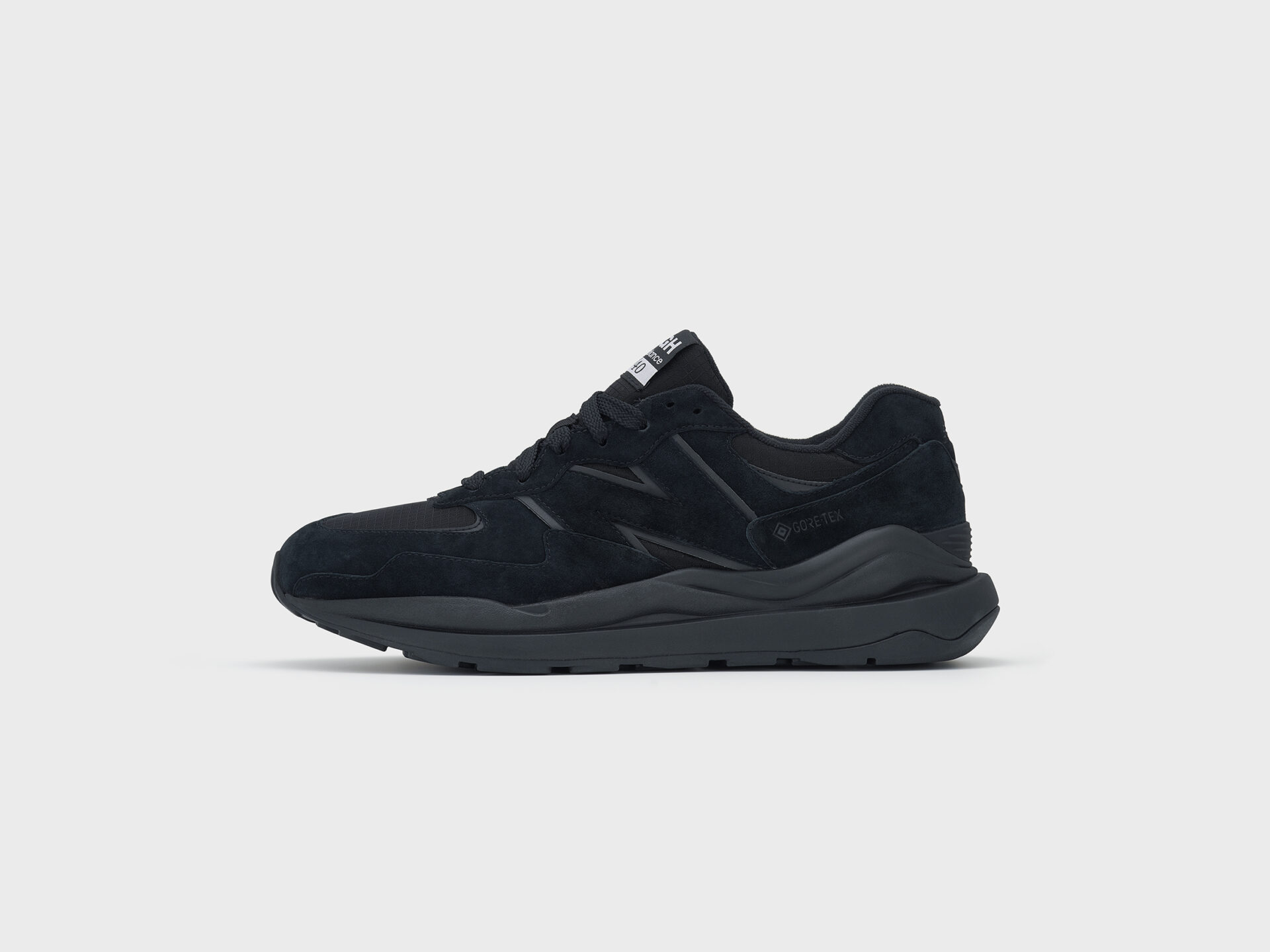 ニューバランスとコム デ ギャルソン オムのコラボスニーカー発売