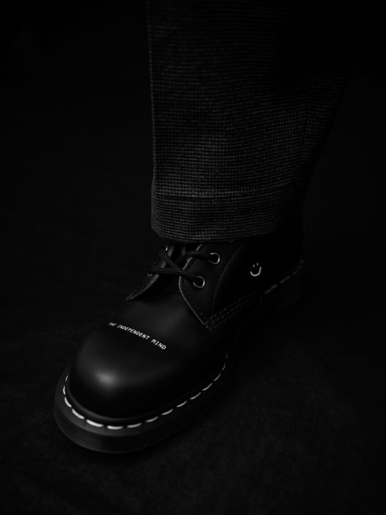 カルト的人気セレクトショップ「GOODHODD」とDr.Martensのコラボ 