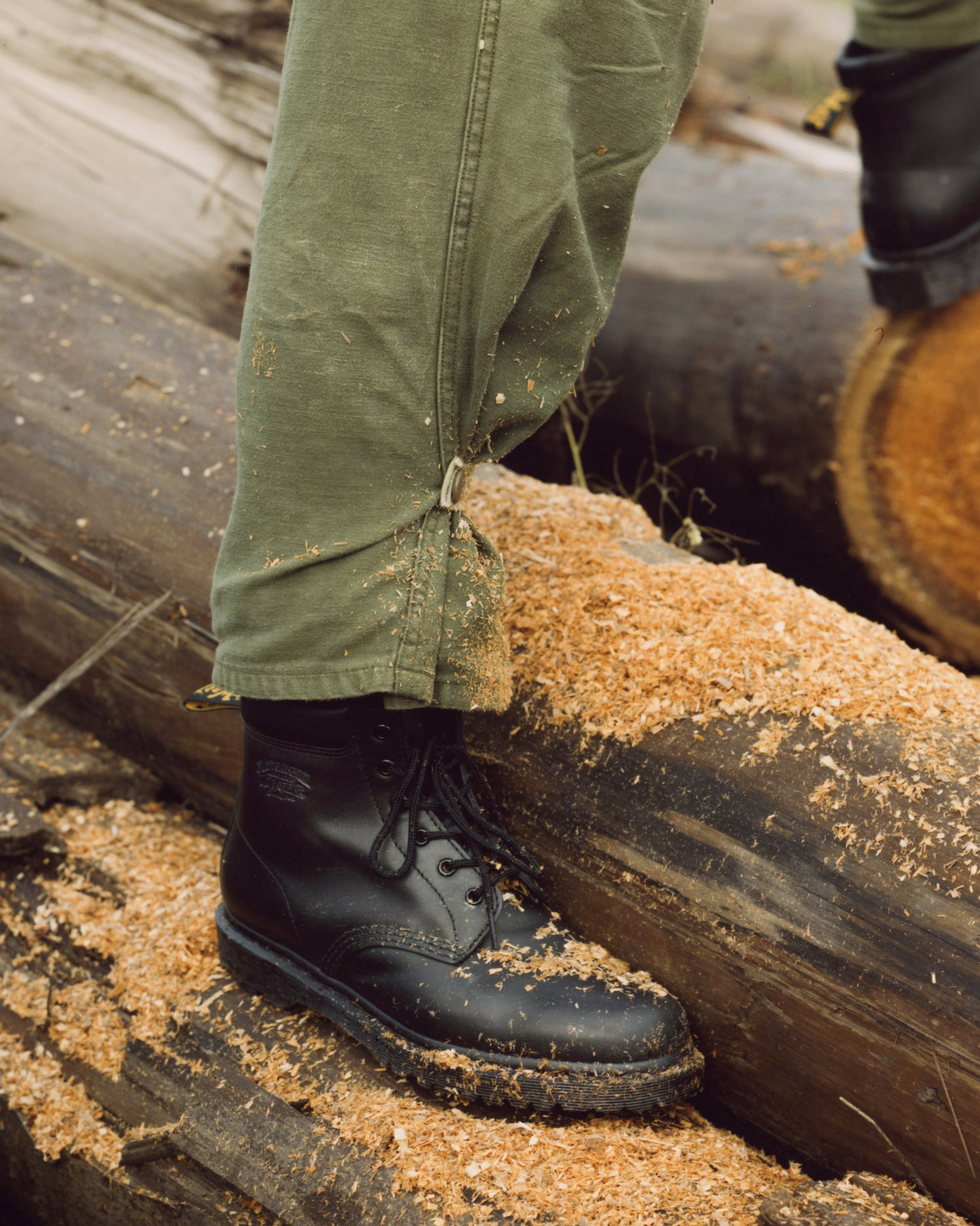 STÜSSYがDr.Martensアーカイヴシューズを再構築 コラボ新作発売