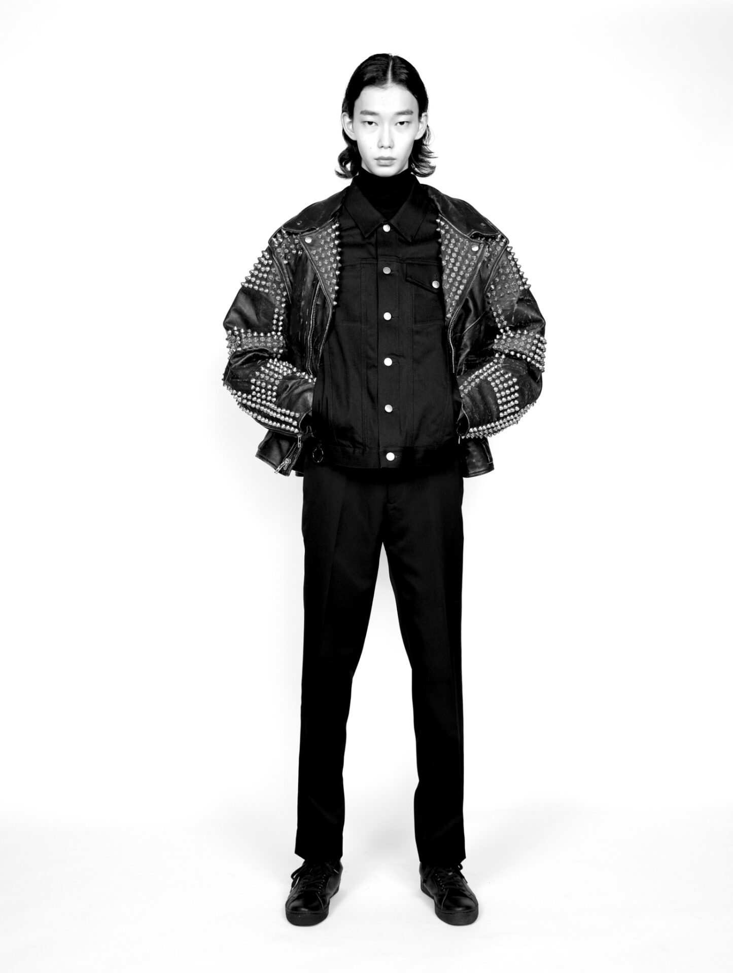 60年代のミニマリズムアートをスタッズで表現 th products