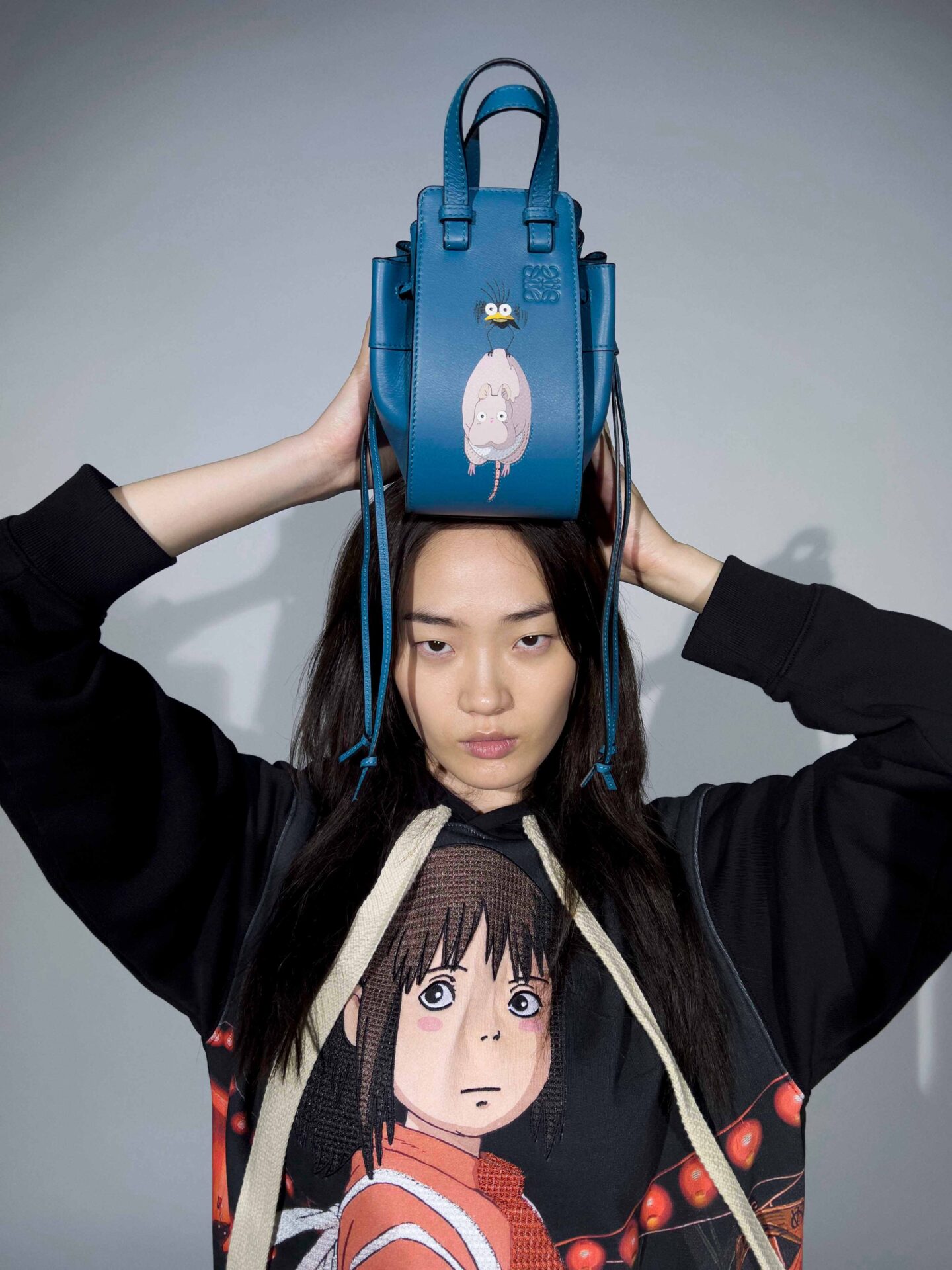 LOEWE × ジブリ、『千と千尋の神隠し』限定カプセルコレクション