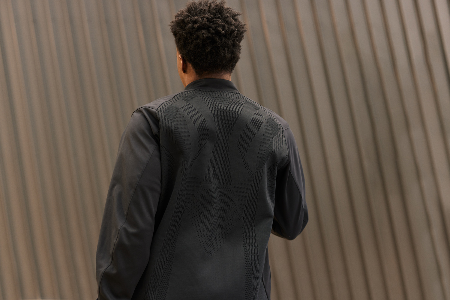 ASICS 東京五輪日本代表選手団のウェア機能構造を取り入れたアイテムを