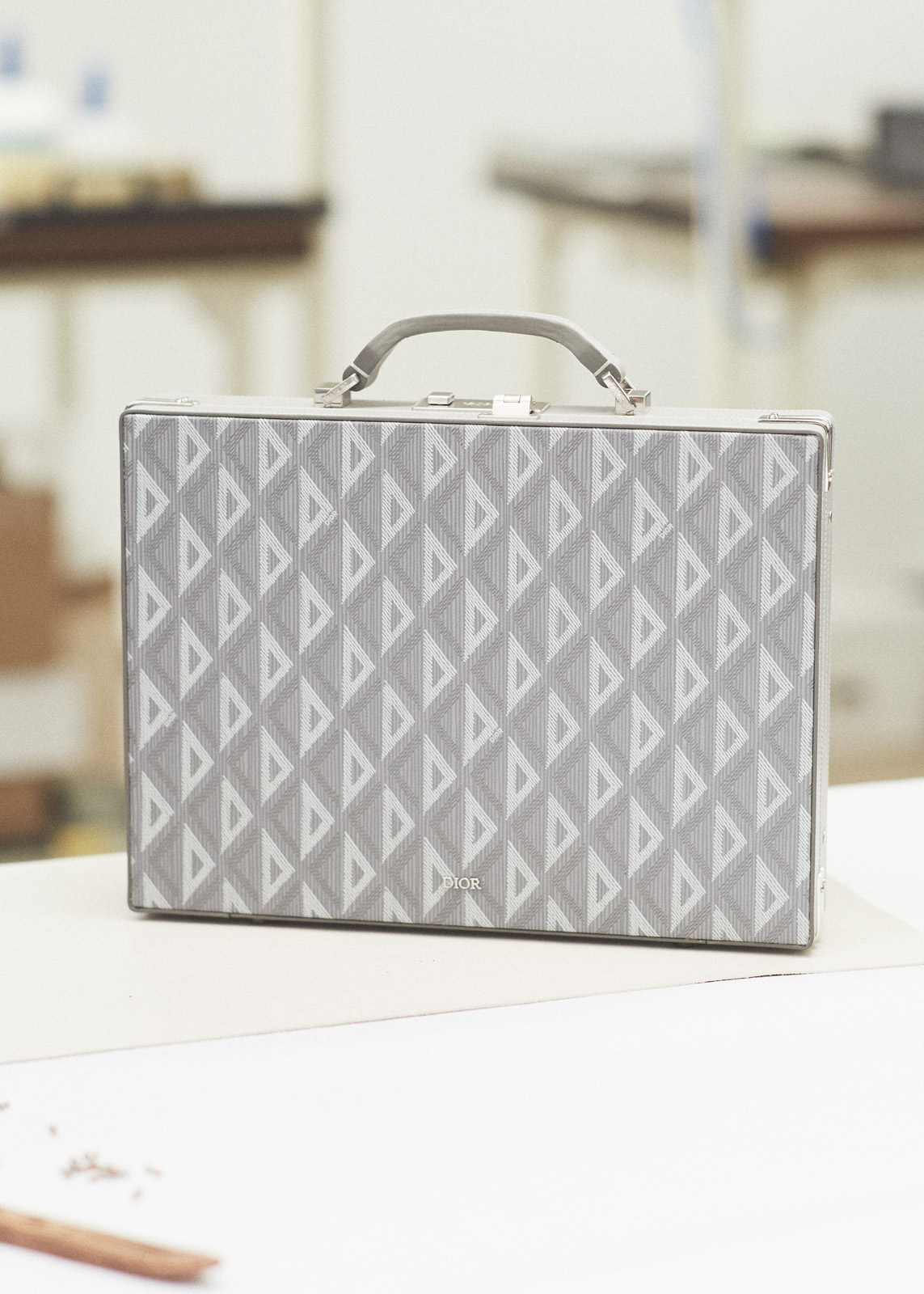 DIOR 新作バッグ「CD ダイヤモンド」シリーズが登場 | HIGHSNOBIETY.JP