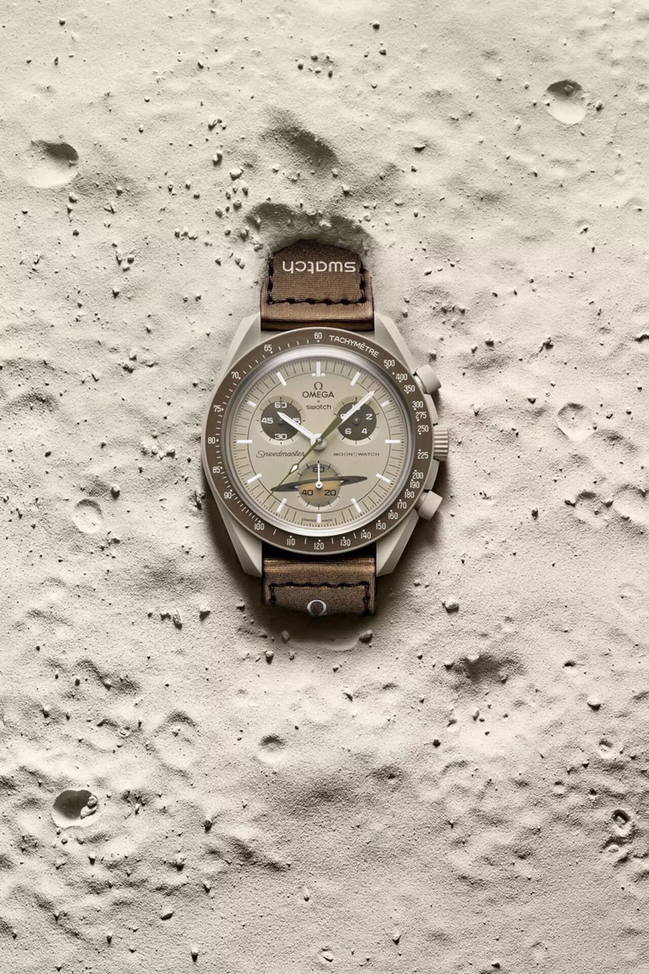 OMEGAのSPEEDMASTER、NASAは月へ、Swatchは銀河へ | HIGHSNOBIETY.JP