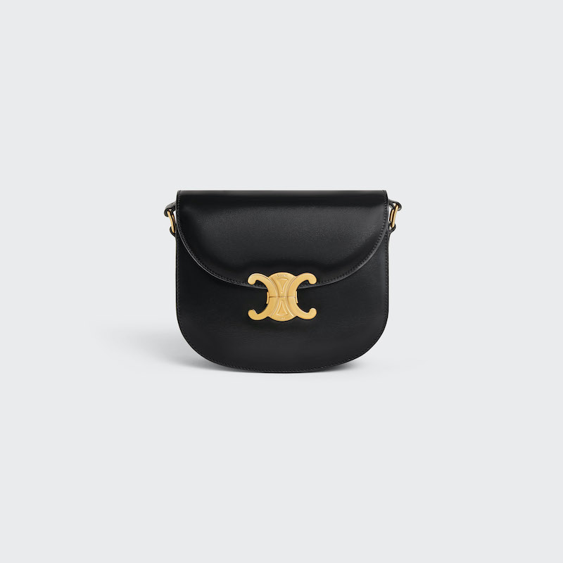 CELINE、アイコニックな “トリオンフ” 新作 艶のあるレザーとシェイプ | HIGHSNOBIETY.JP（ハイスノバイエティ）