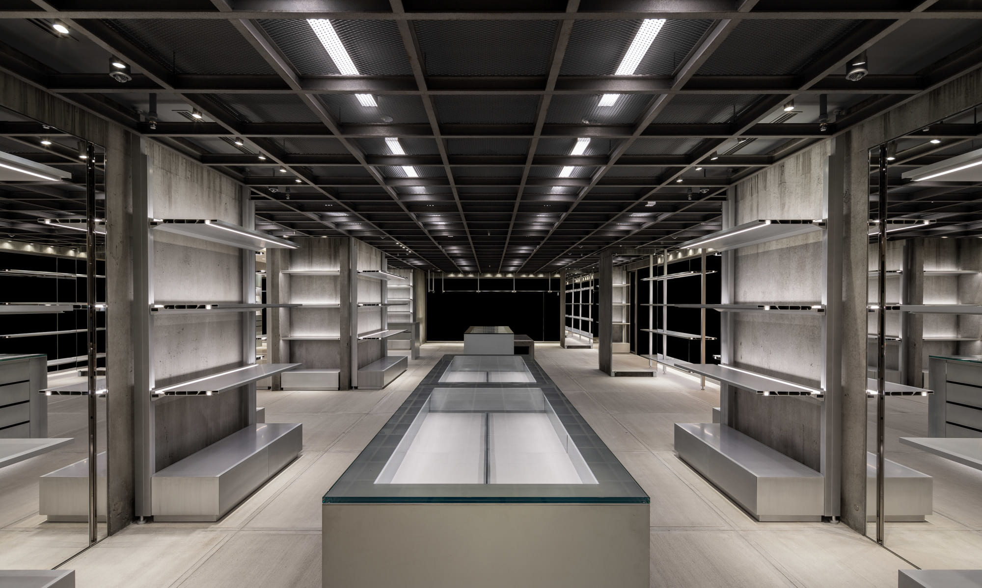 BALENCIAGA、大丸京都店にRaw Architectureコンセプトの新店舗オープン