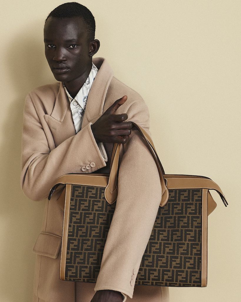 FENDI、新作トラベラーバッグ「ピーカブー アイシーユー フォーティー