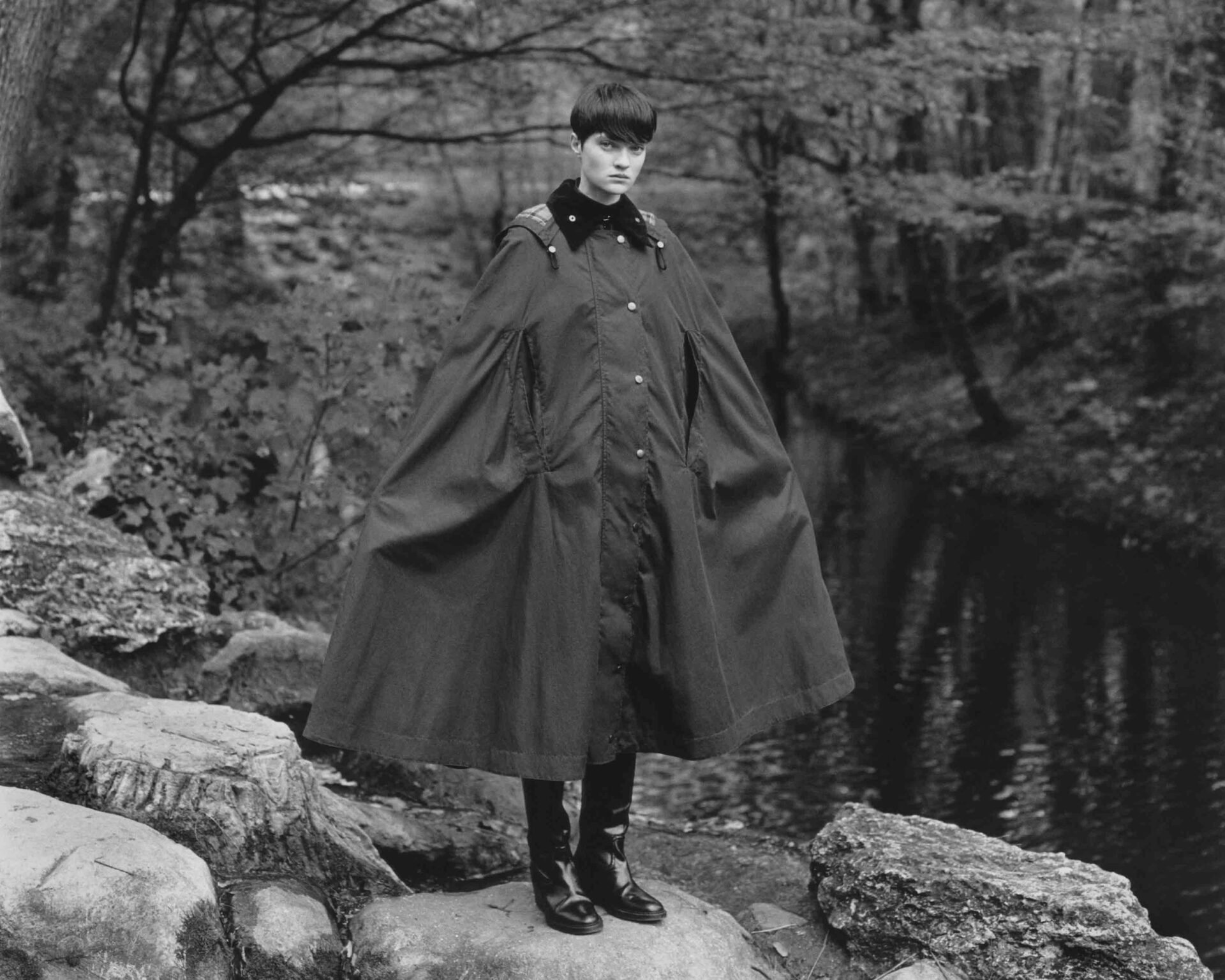 新品未使用　Barbour×Chloe クロエ　ケープコート クロエ」が英発「バブアー」とコラボ コートやバッグ、ブーツを販売