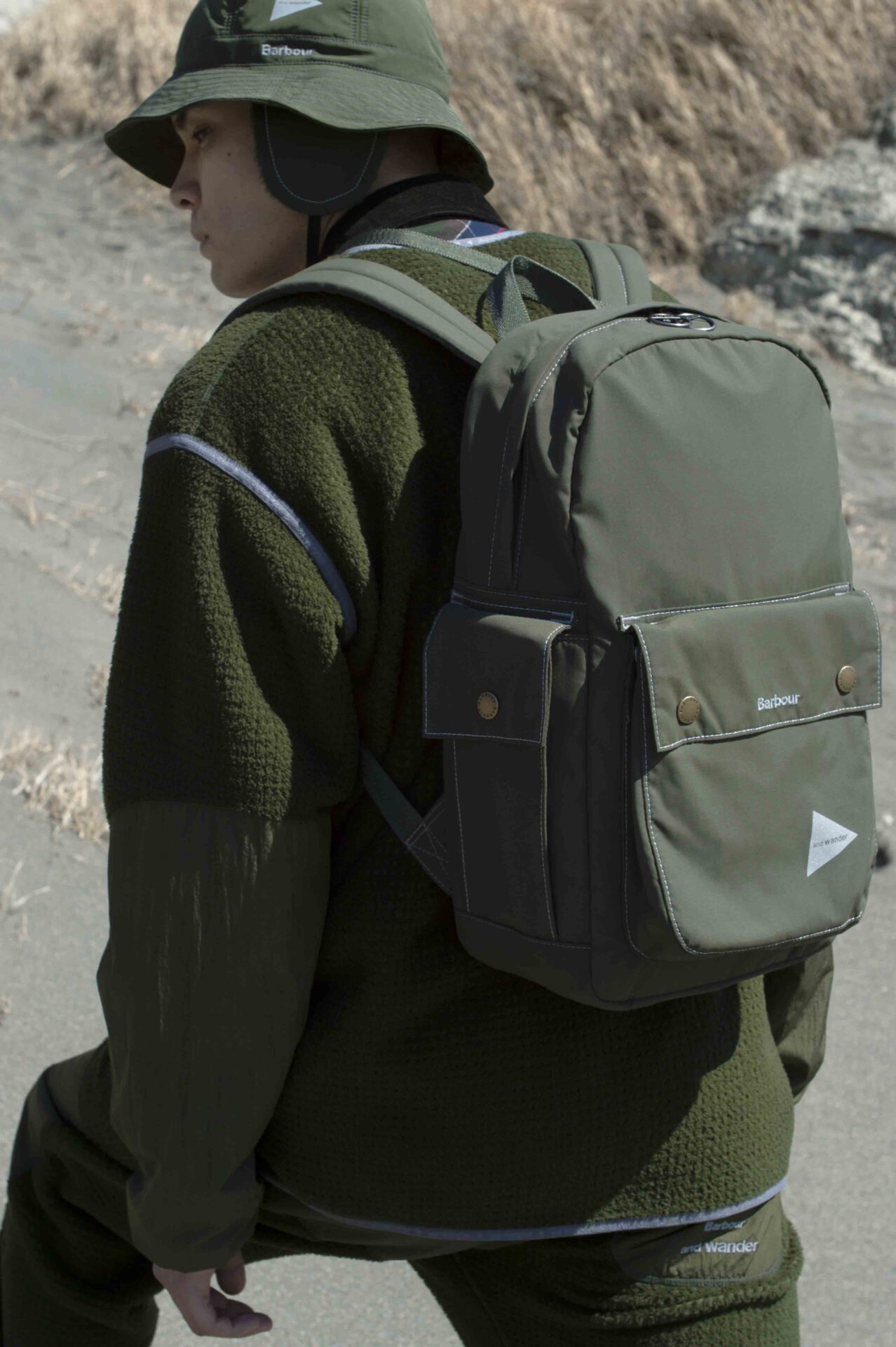 Barbour and wander オリーブ プルオーバー Barbour and wander オリーブ プルオーバー Barbour and wander