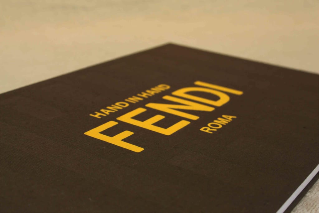 FENDI、プロジェクト「ハンド・イン・ハンド」記念書籍発売 「バケット