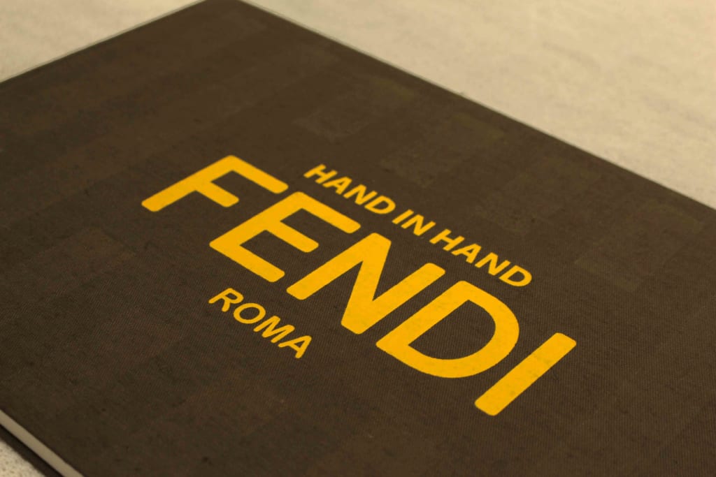 FENDI、プロジェクト「ハンド・イン・ハンド」記念書籍発売 「バケット