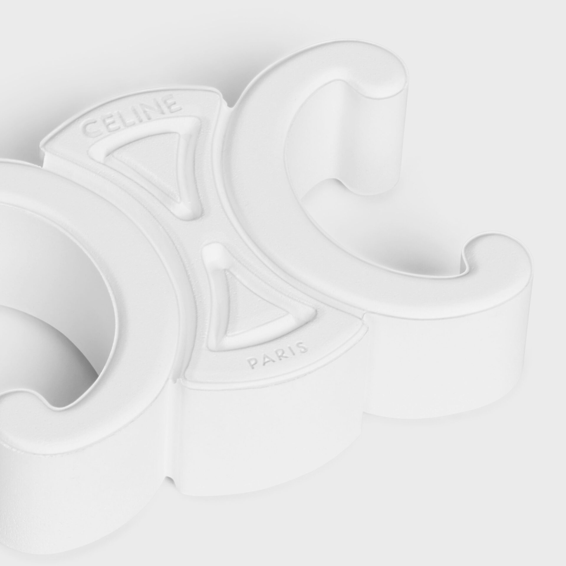 CELINE、パフュームペーパーとトリオンフ型のセラミックを発売