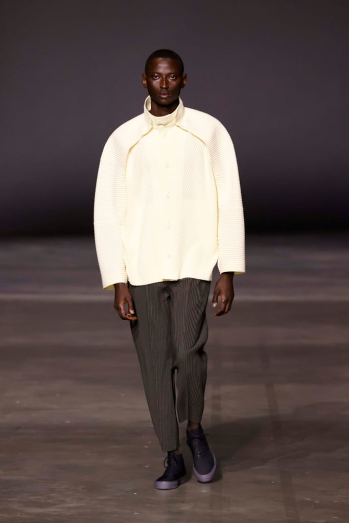 HOMME-PLISSÉ-ISSEY- 