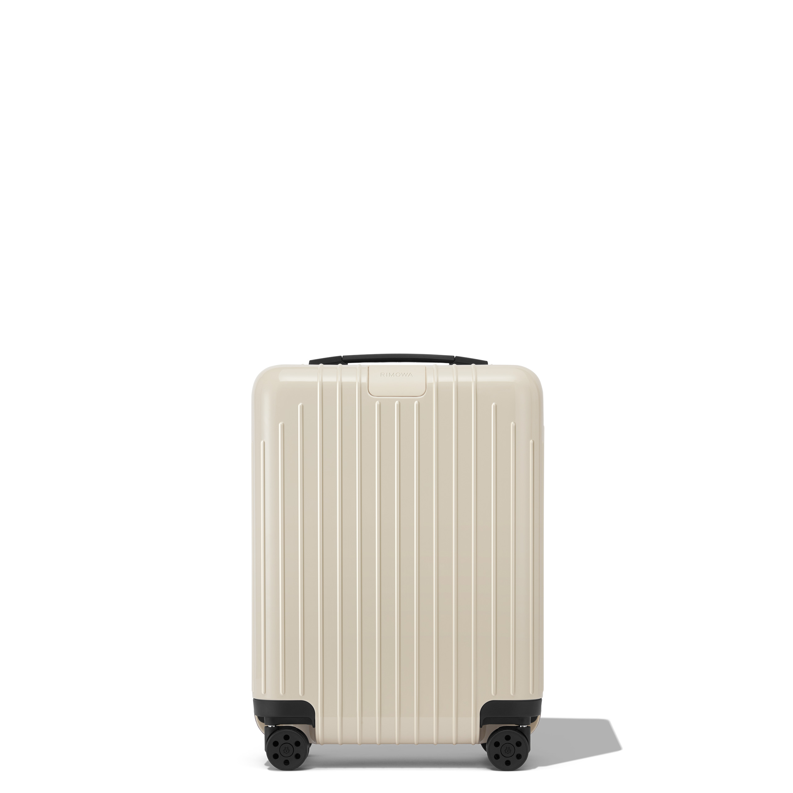 RIMOWA、最軽量コレクション「Essential Lite」に新色 | HIGHSNOBIETY