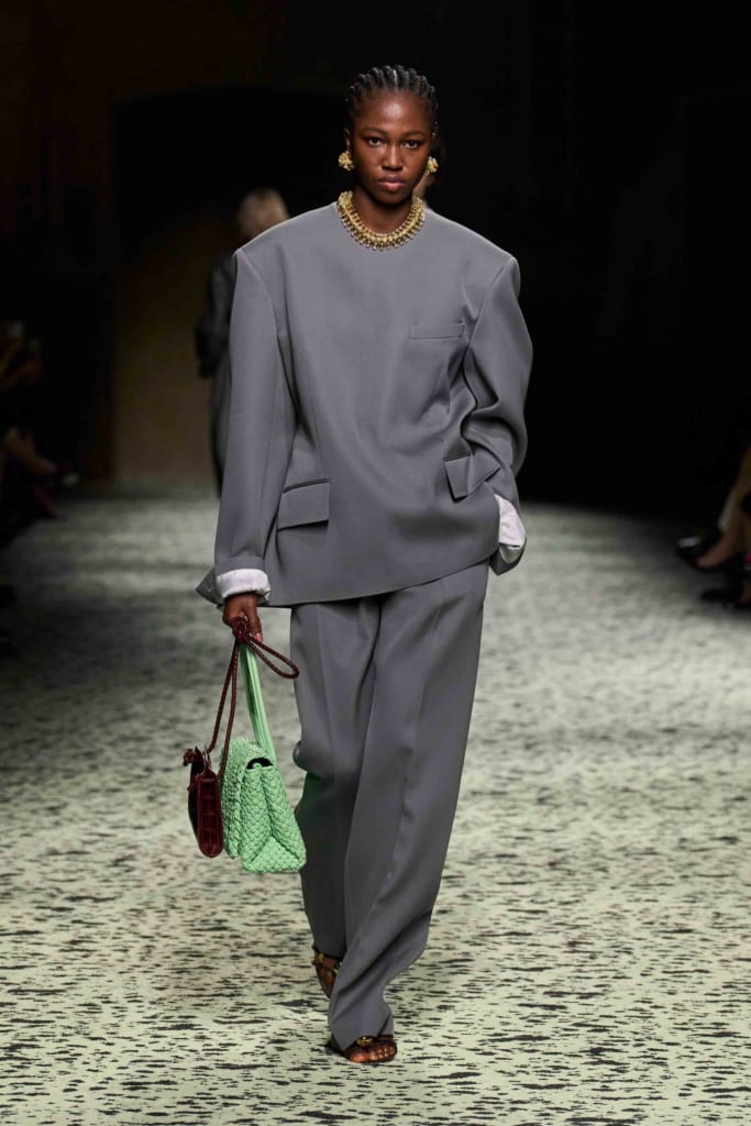 BOTTEGA VENETA 2023年秋冬コレクション、ブレイジーの「イタリア」3部