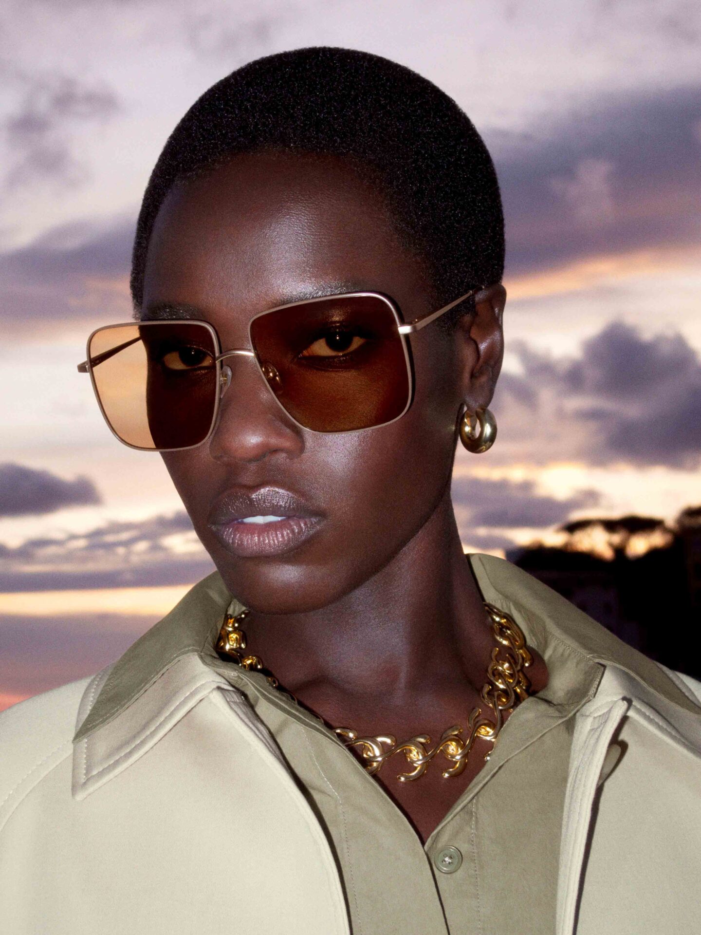 COS × LINDA FARROW、日本初のアイウェアコレクション発売