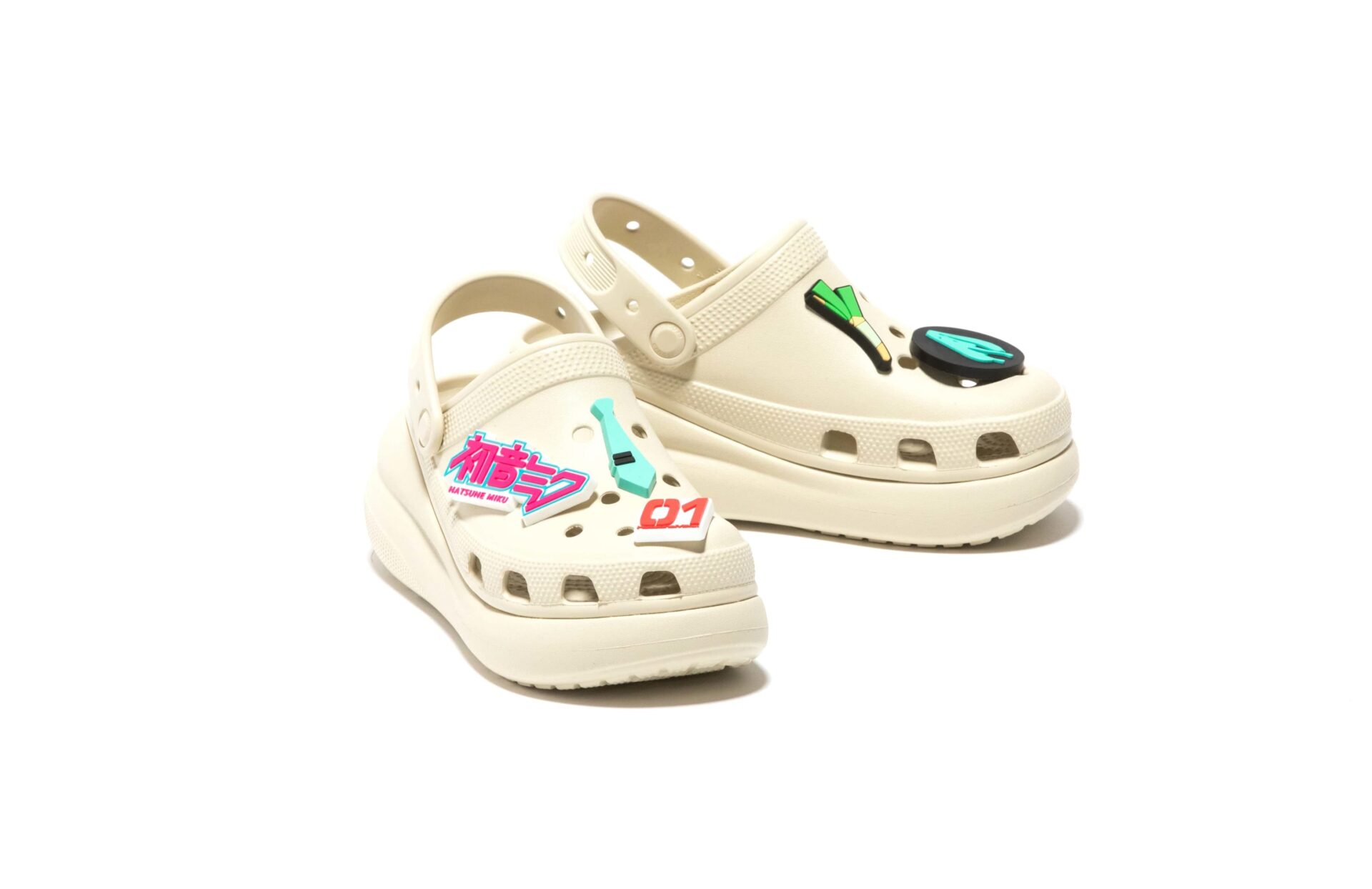 初音ミク Crocs Jibbitz 5個セット 初音ミク × Crocs、伊勢丹新宿でコラボアイテム先行発売