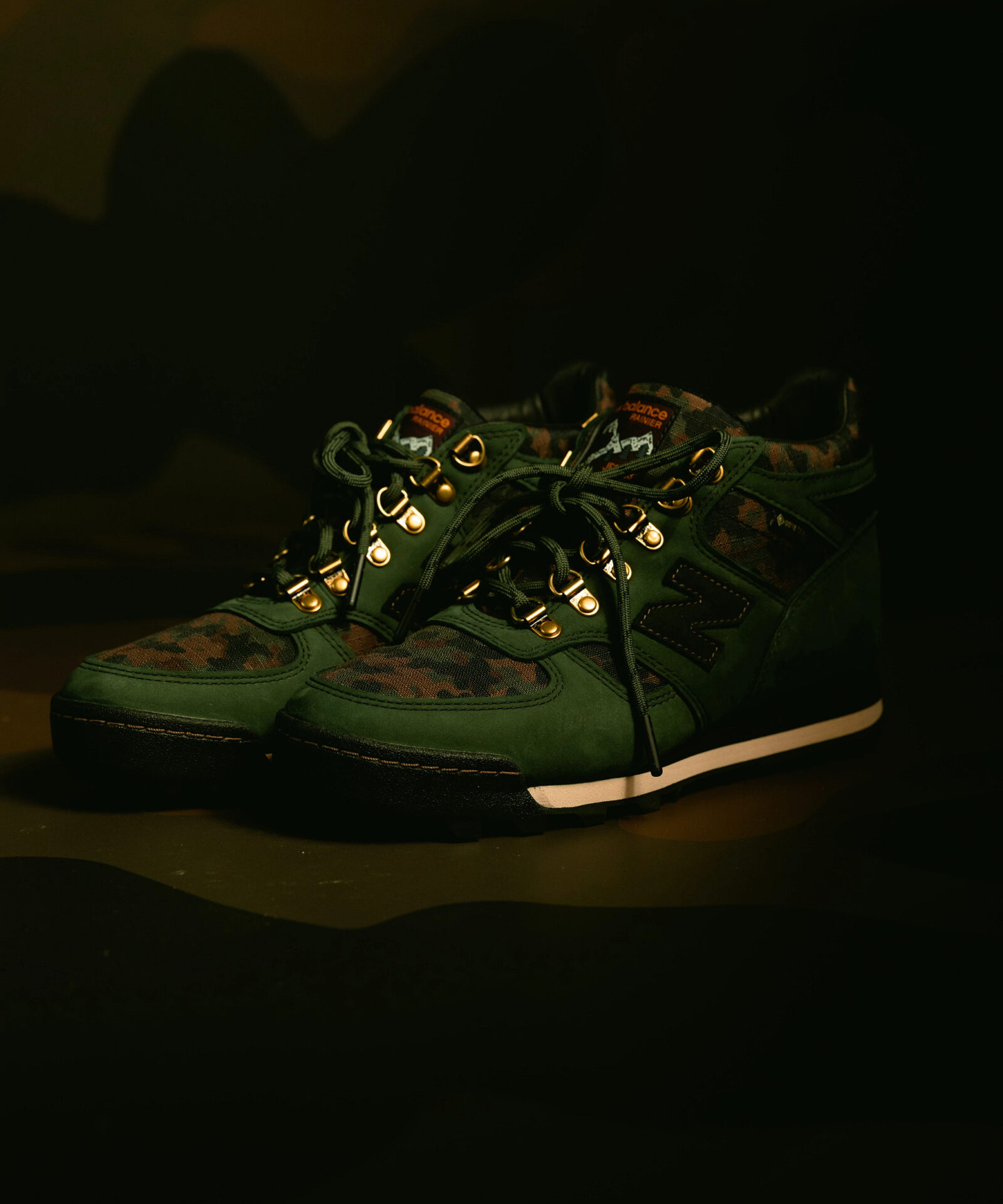 New Balance × ジョー・フレッシュグッズ、カモフラージュパターンの