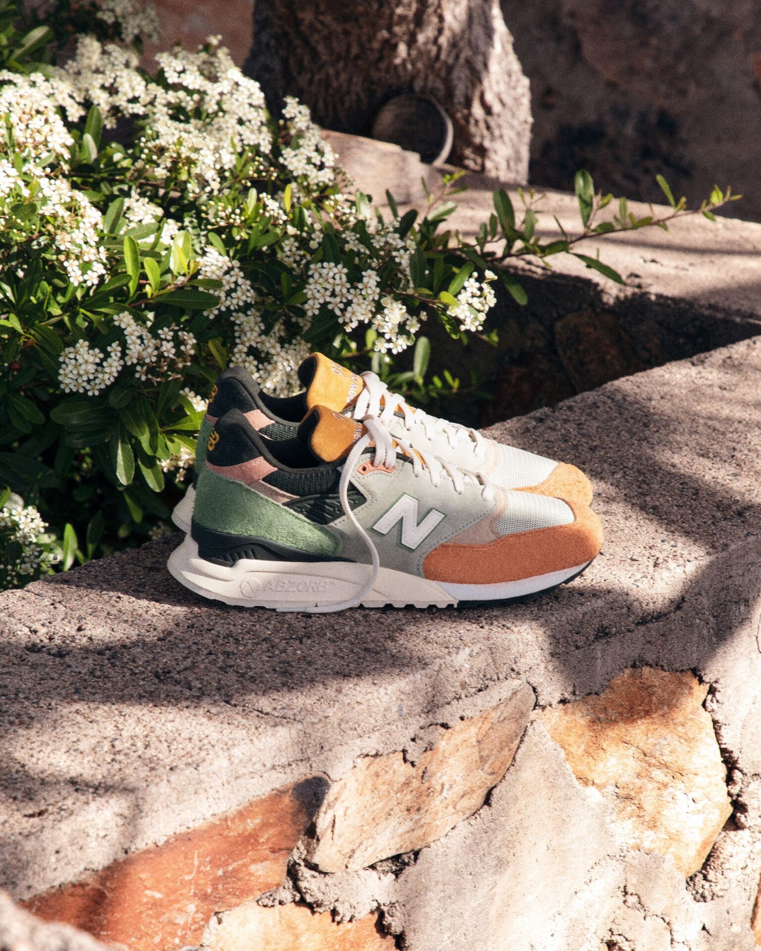 KITH、フランク・ロイド・ライトの未来都市を表現したNew Balance