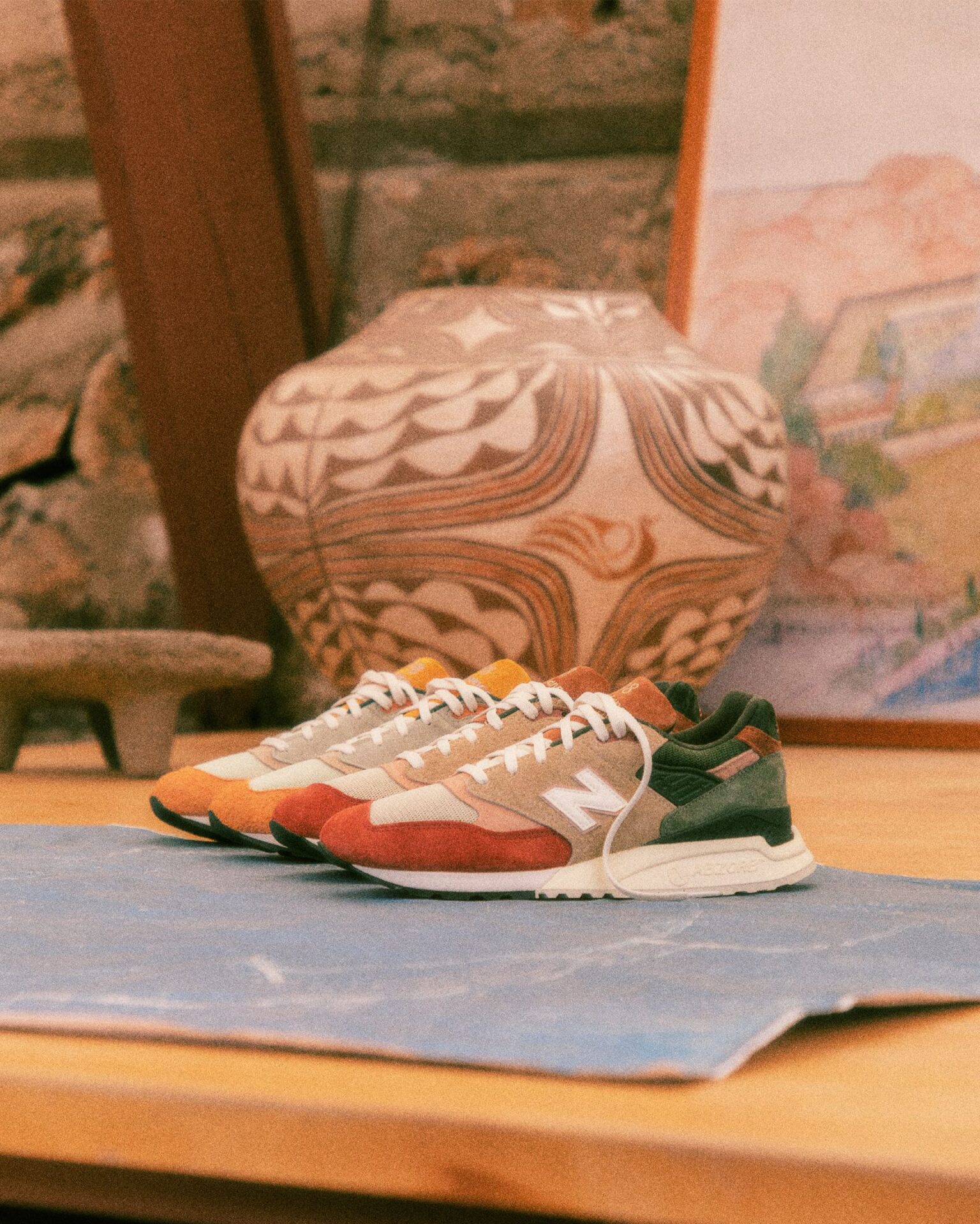 KITH、フランク・ロイド・ライトの未来都市を表現したNew Balance
