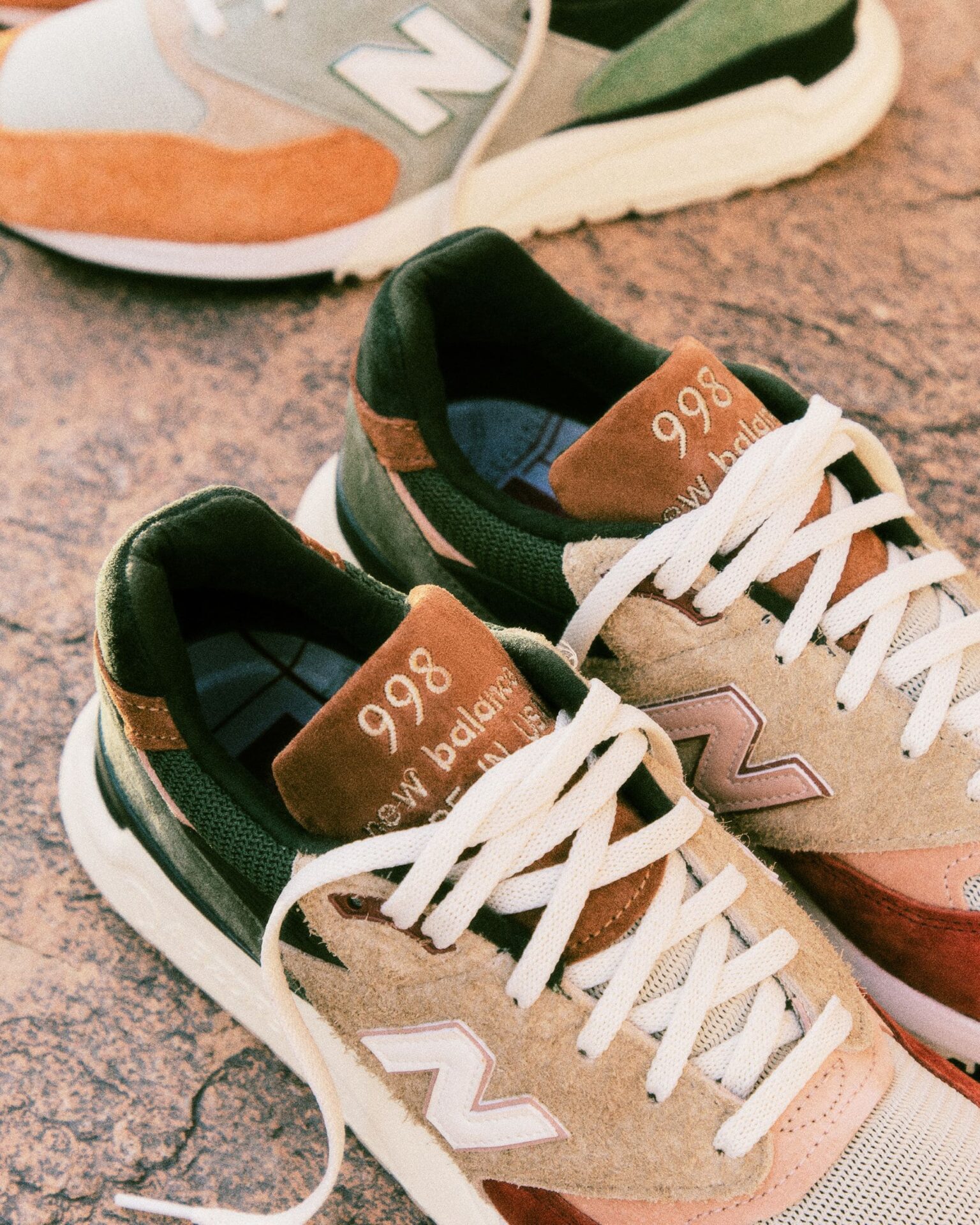KITH、フランク・ロイド・ライトの未来都市を表現したNew Balance