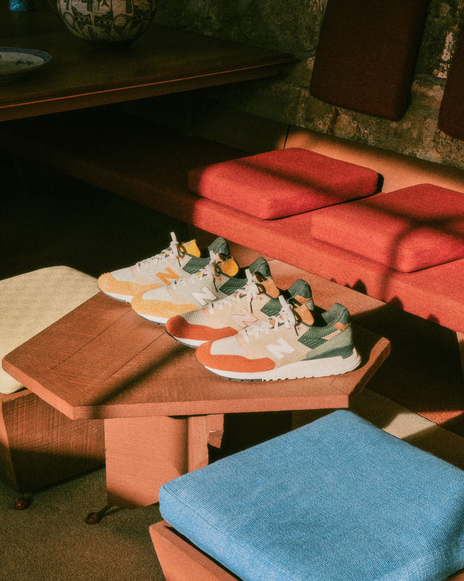 KITH、フランク・ロイド・ライトの未来都市を表現したNew Balance